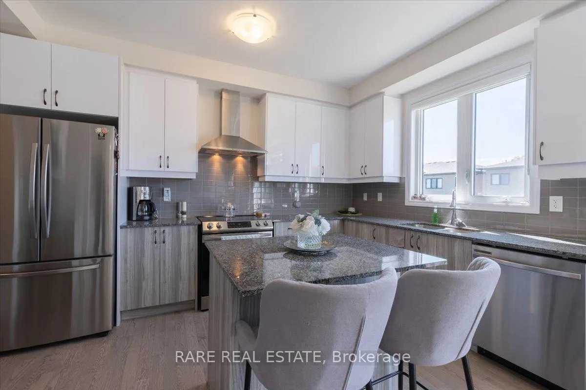Photo 5 of 96 Berkely Street, Wasaga Beach — HOMEH