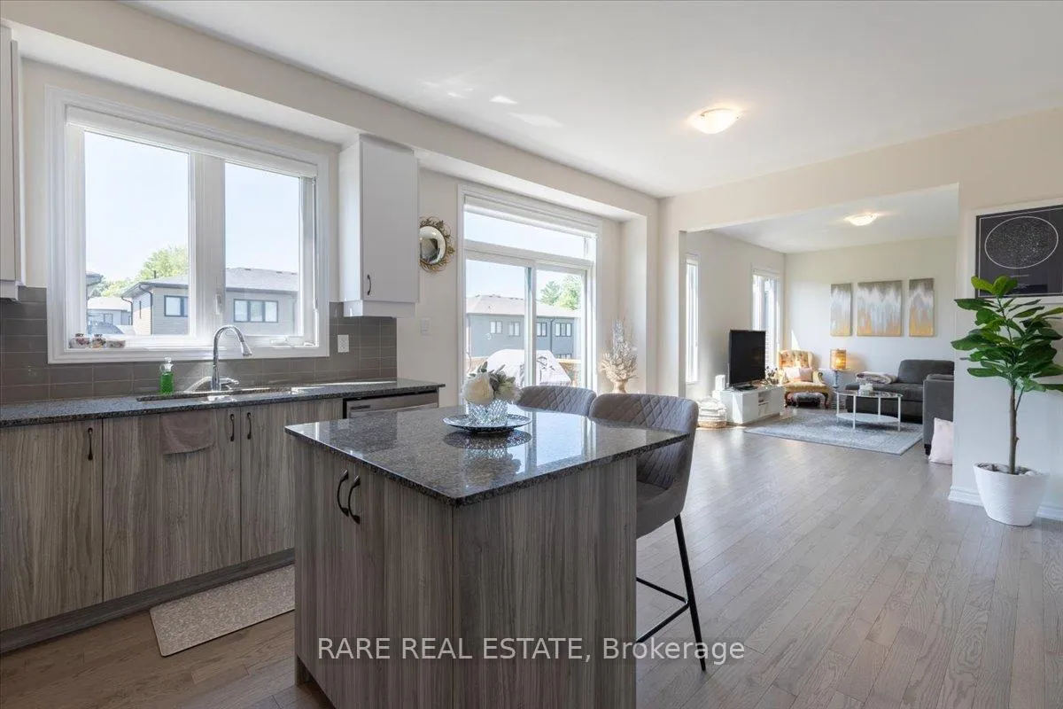 Photo 6 of 96 Berkely Street, Wasaga Beach — HOMEH