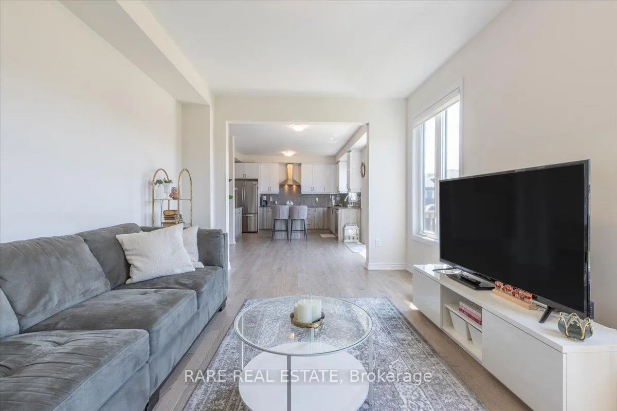 Photo 8 of 96 Berkely Street, Wasaga Beach — HOMEH