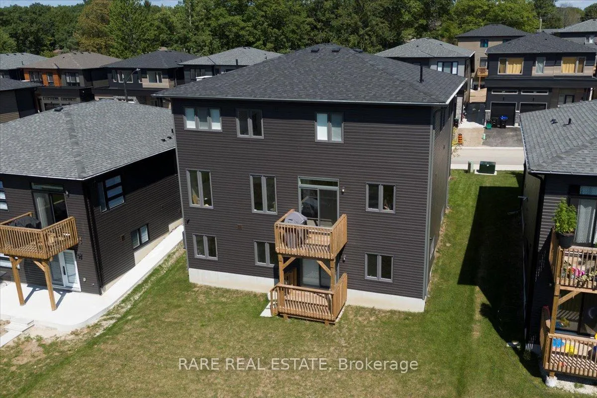 Photo 15 of 96 Berkely Street, Wasaga Beach — HOMEH