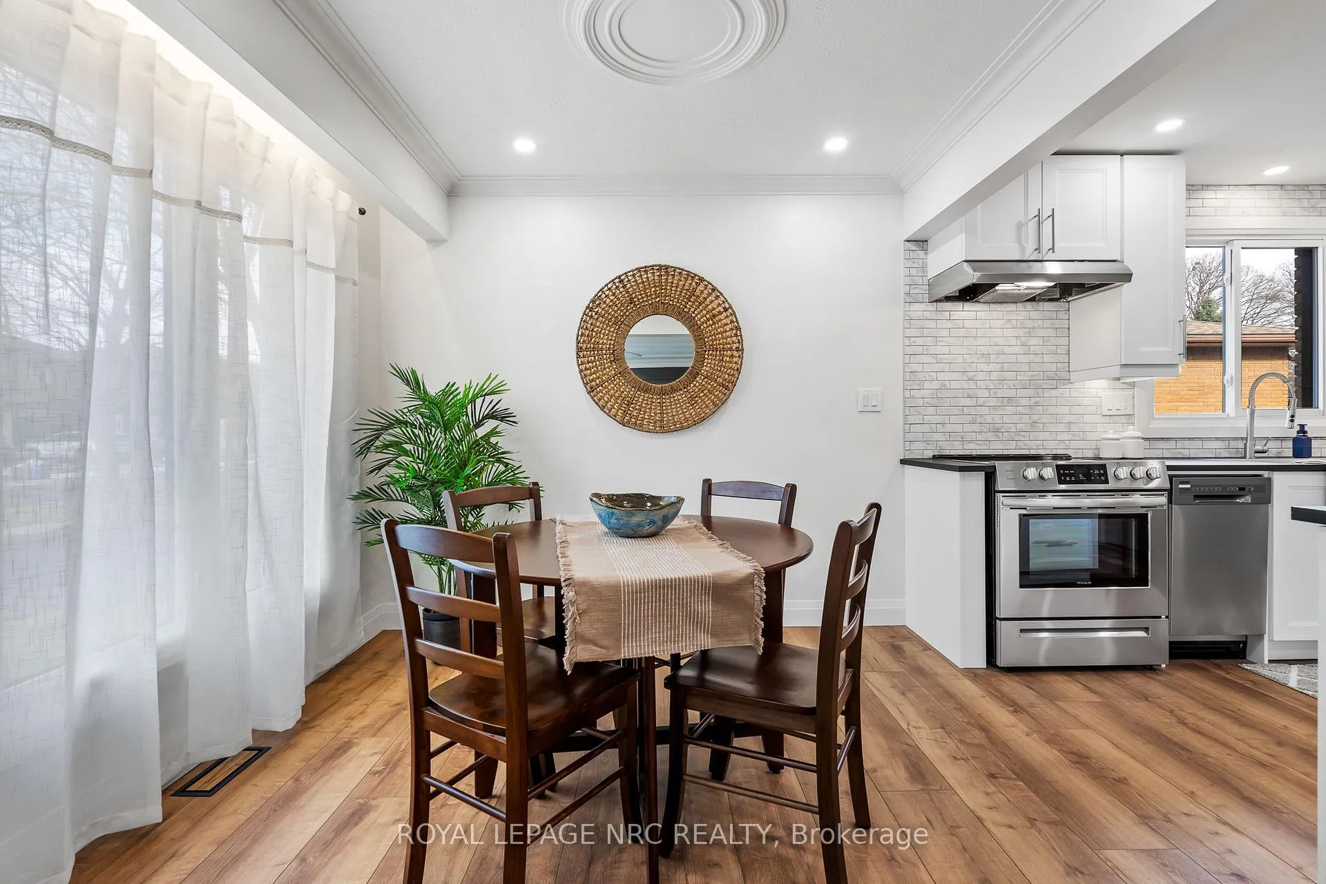 Photo 12 of Unit Upper, 4908 Pettit Avenue, Niagara Falls, Morrison — HOMEH