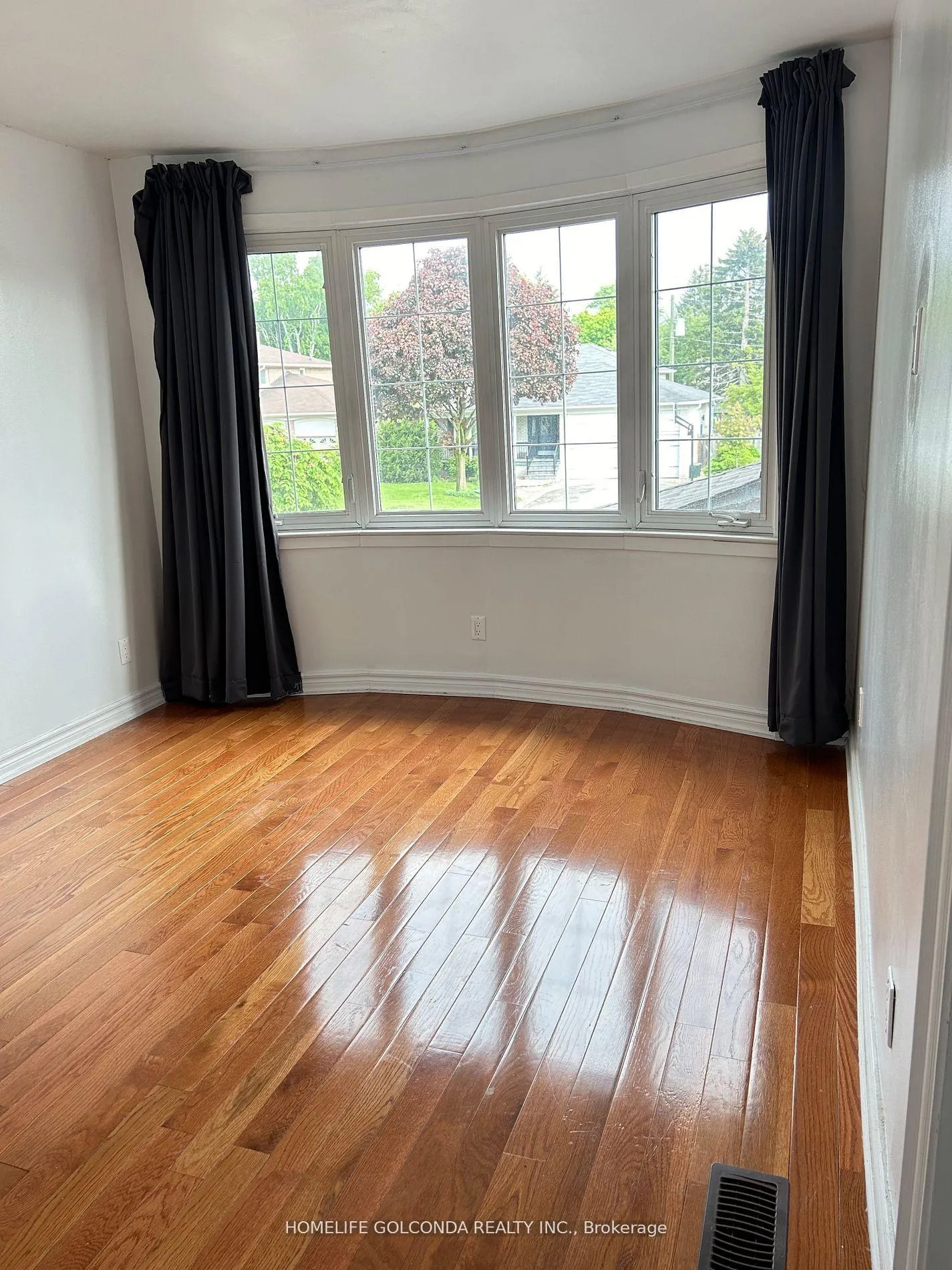 Photo 3 of 149 Fitzgerald Avenue, Markham, Unionville — HOMEH