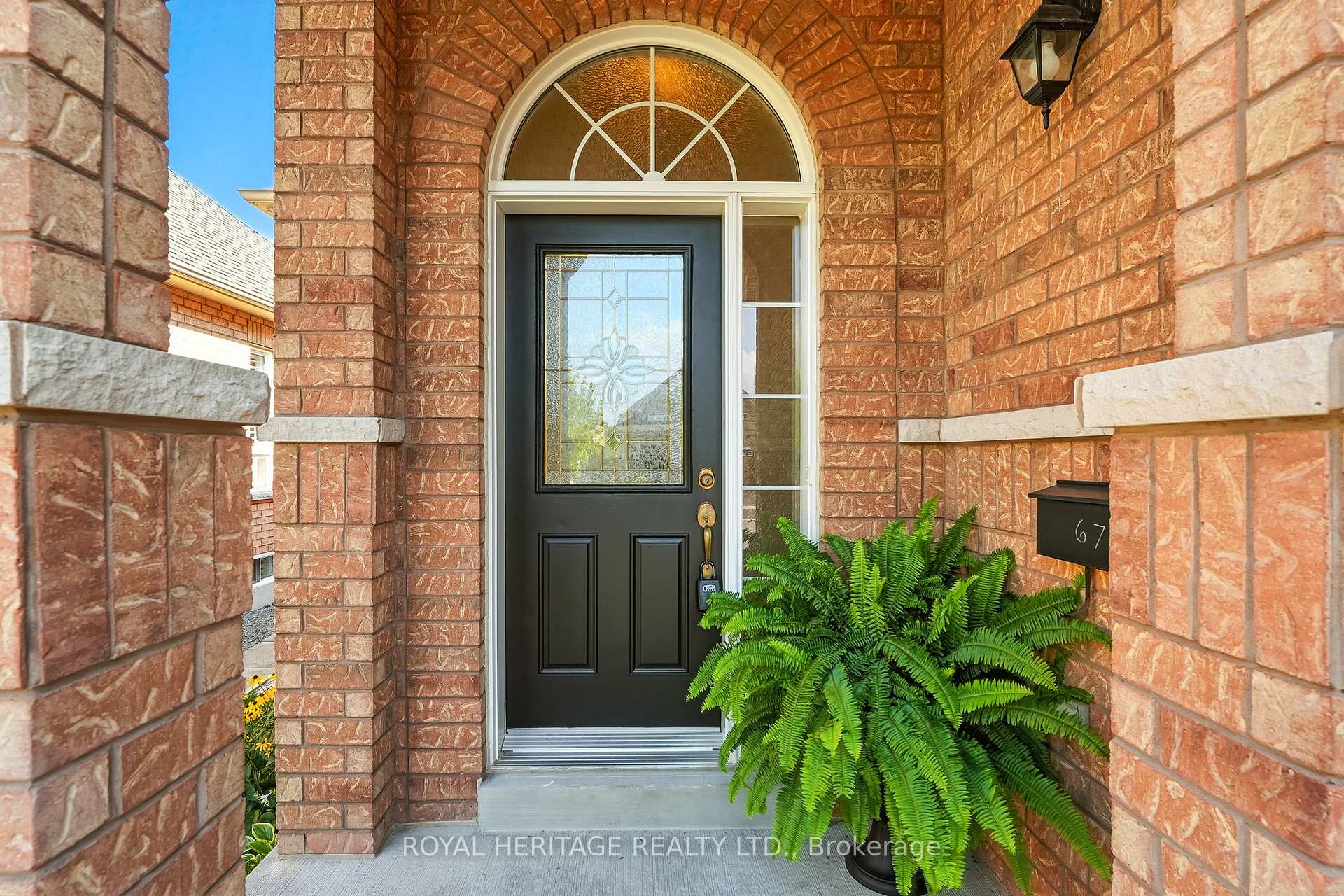 Photo 3 of 67 Albert Street, Clarington, Bowmanville — HOMEH