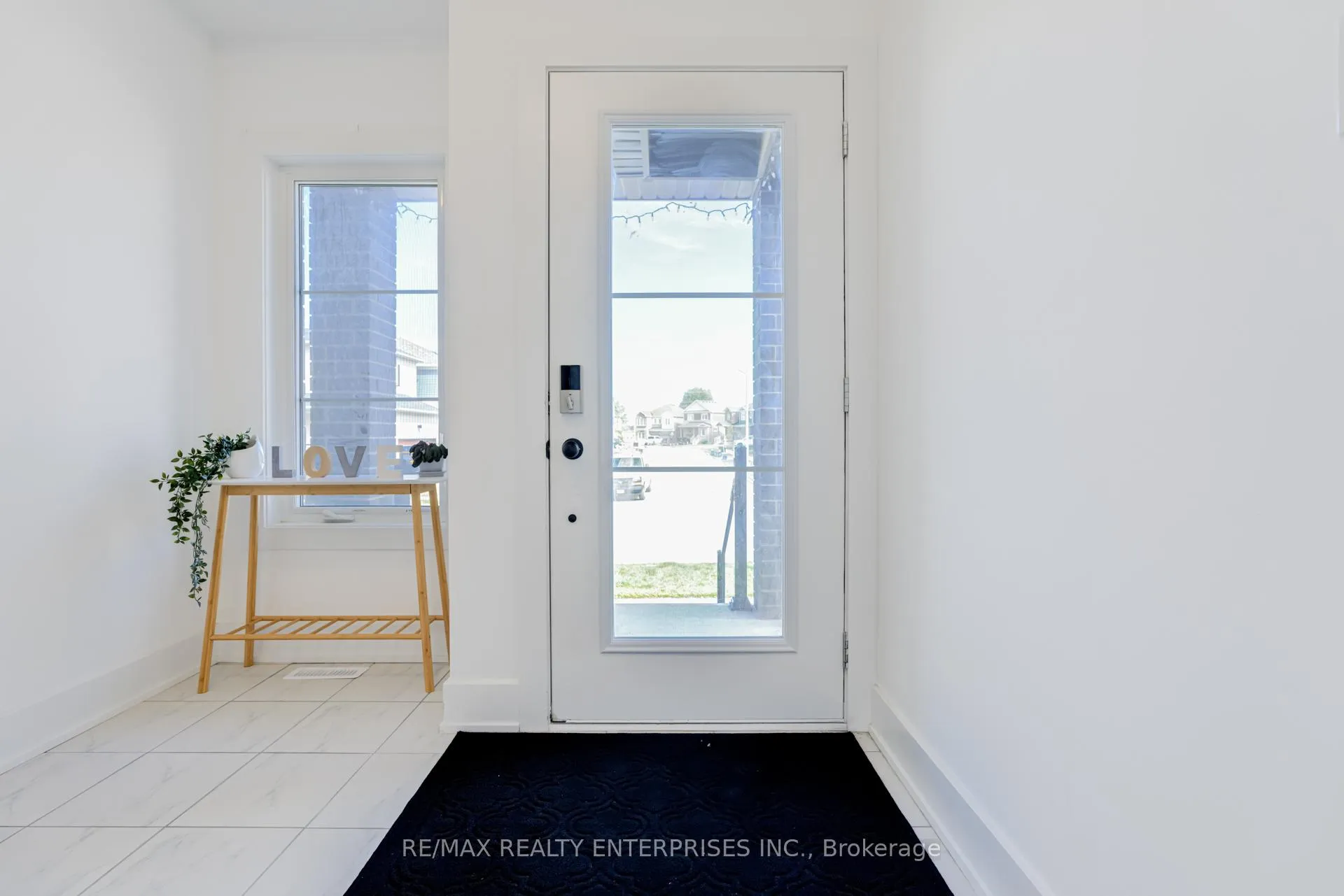 Photo 2 of 61 Wheatfield Road, Barrie, Rural Barrie Southeast — HOMEH