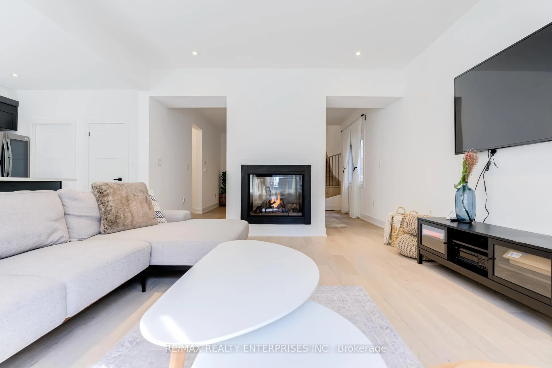 Photo 10 of 61 Wheatfield Road, Barrie, Rural Barrie Southeast — HOMEH