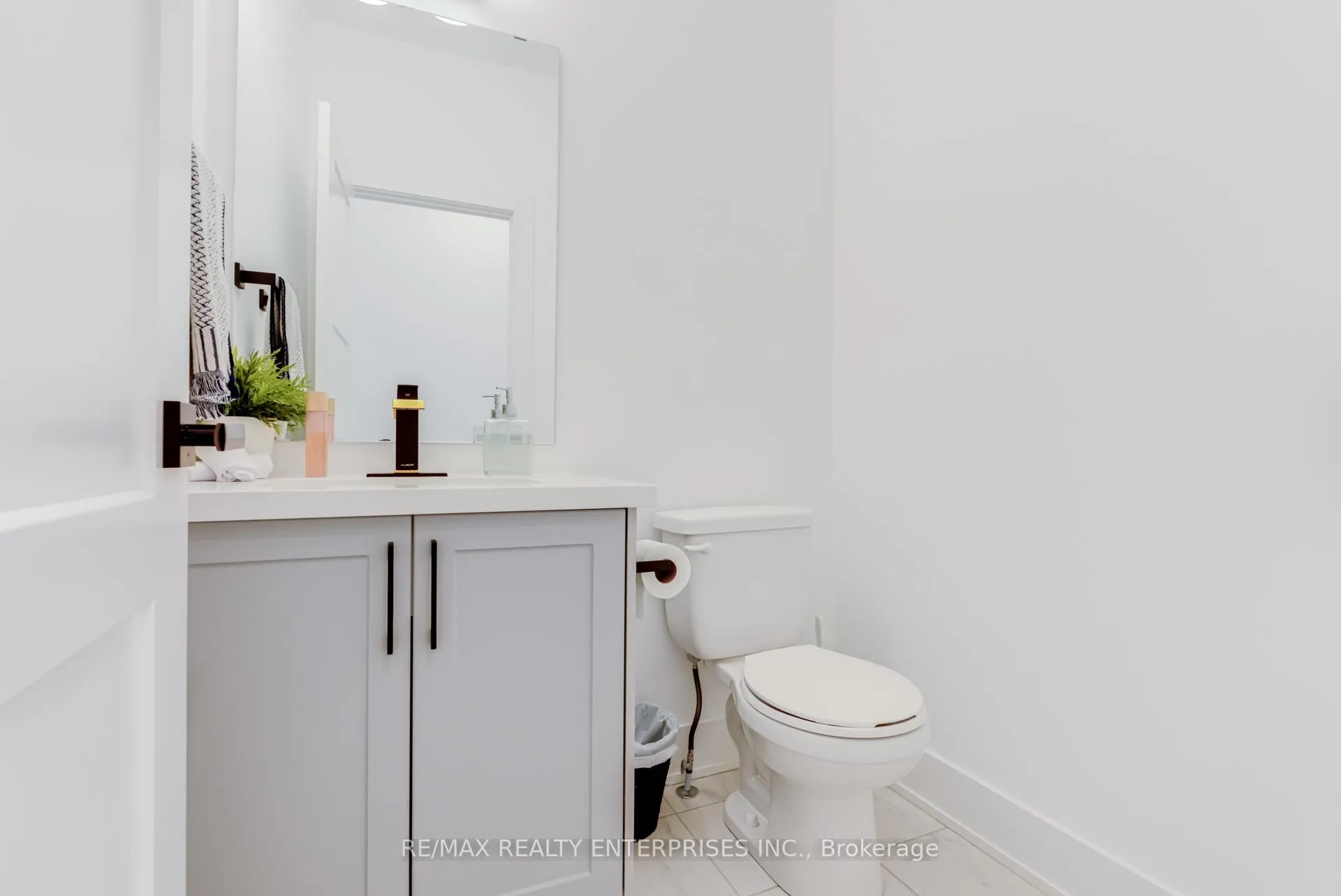 Photo 14 of 61 Wheatfield Road, Barrie, Rural Barrie Southeast — HOMEH