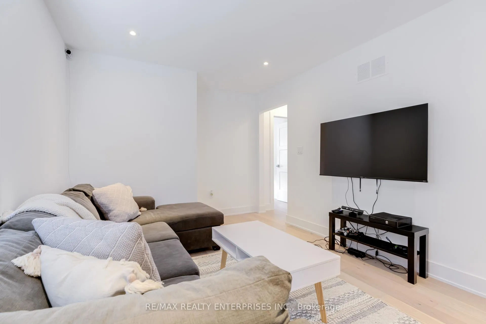 Photo 19 of 61 Wheatfield Road, Barrie, Rural Barrie Southeast — HOMEH