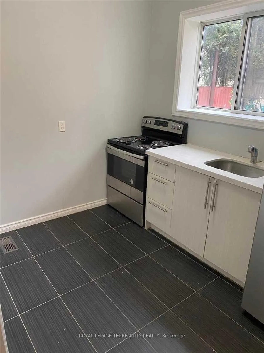 Photo 4 of 1186 Cannon Street E, Hamilton, Crown Point — HOMEH