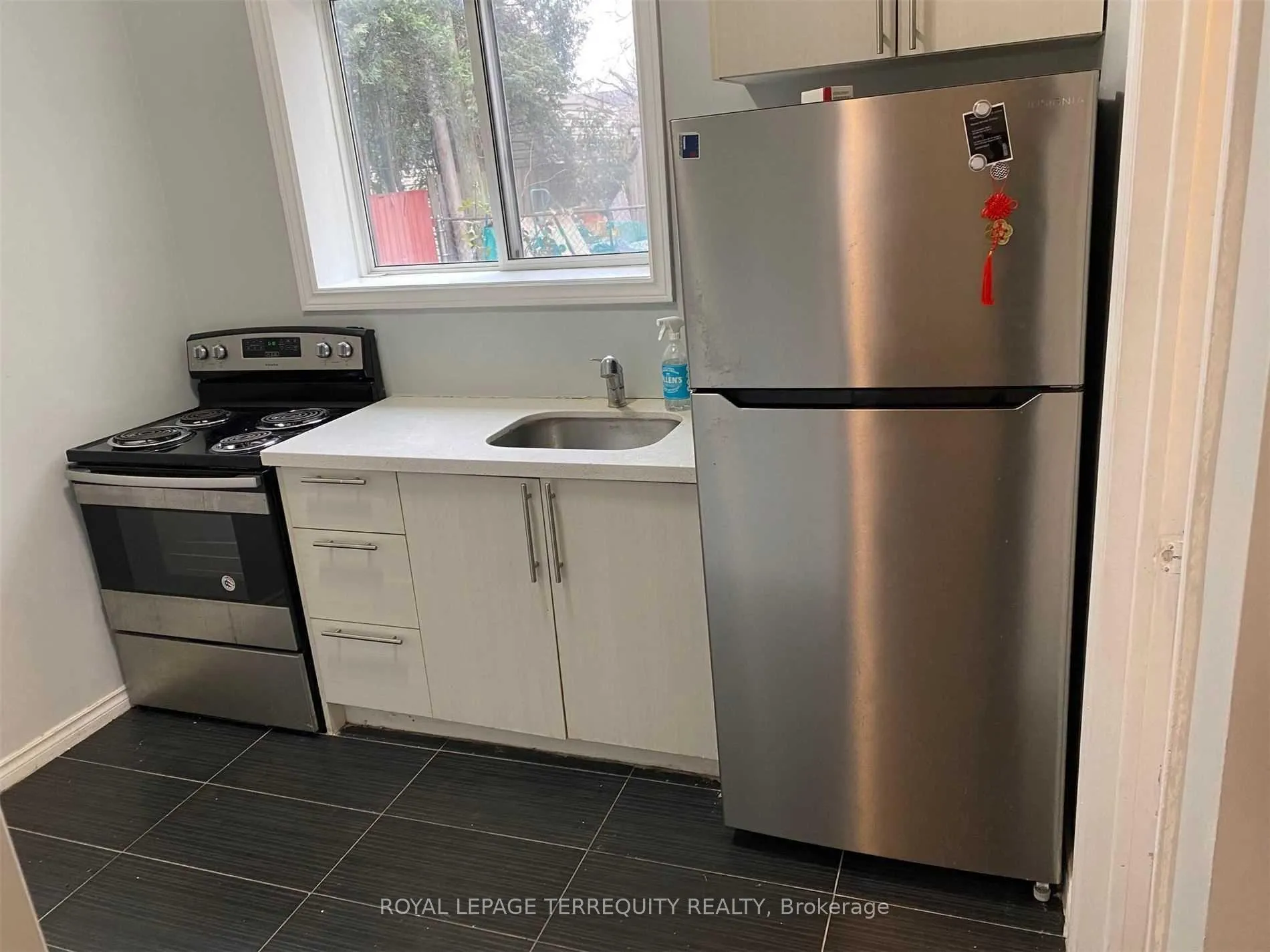 Photo 5 of 1186 Cannon Street E, Hamilton, Crown Point — HOMEH
