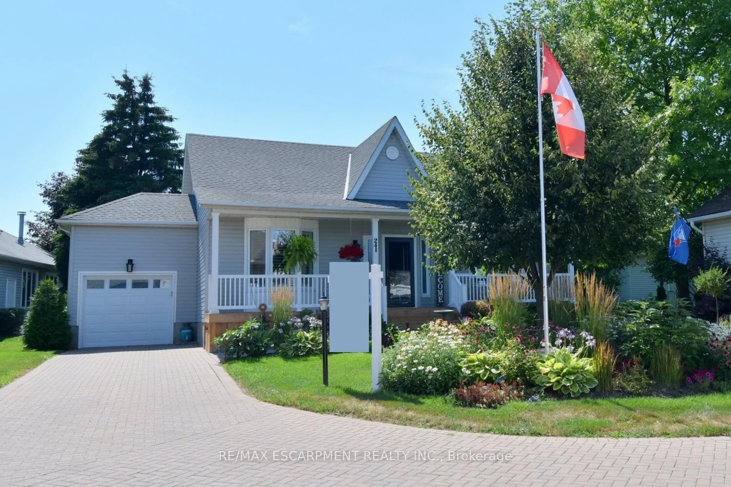 Photo 2 of 241 Silverbirch Boulevard, Hamilton, Mount Hope — HOMEH