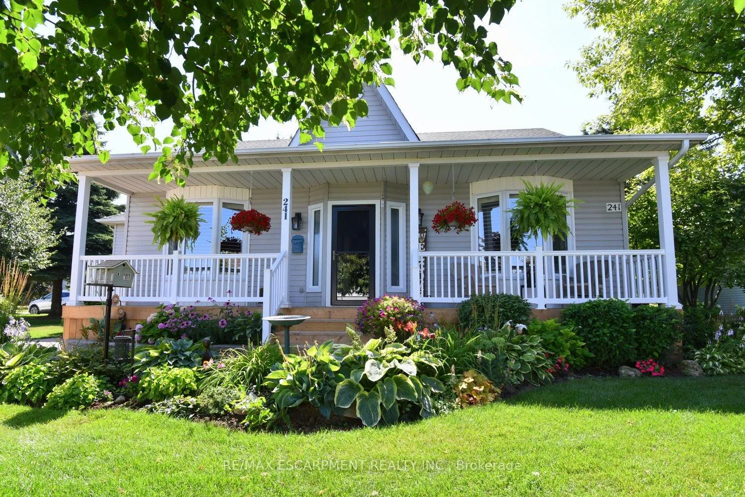Photo 4 of 241 Silverbirch Boulevard, Hamilton, Mount Hope — HOMEH