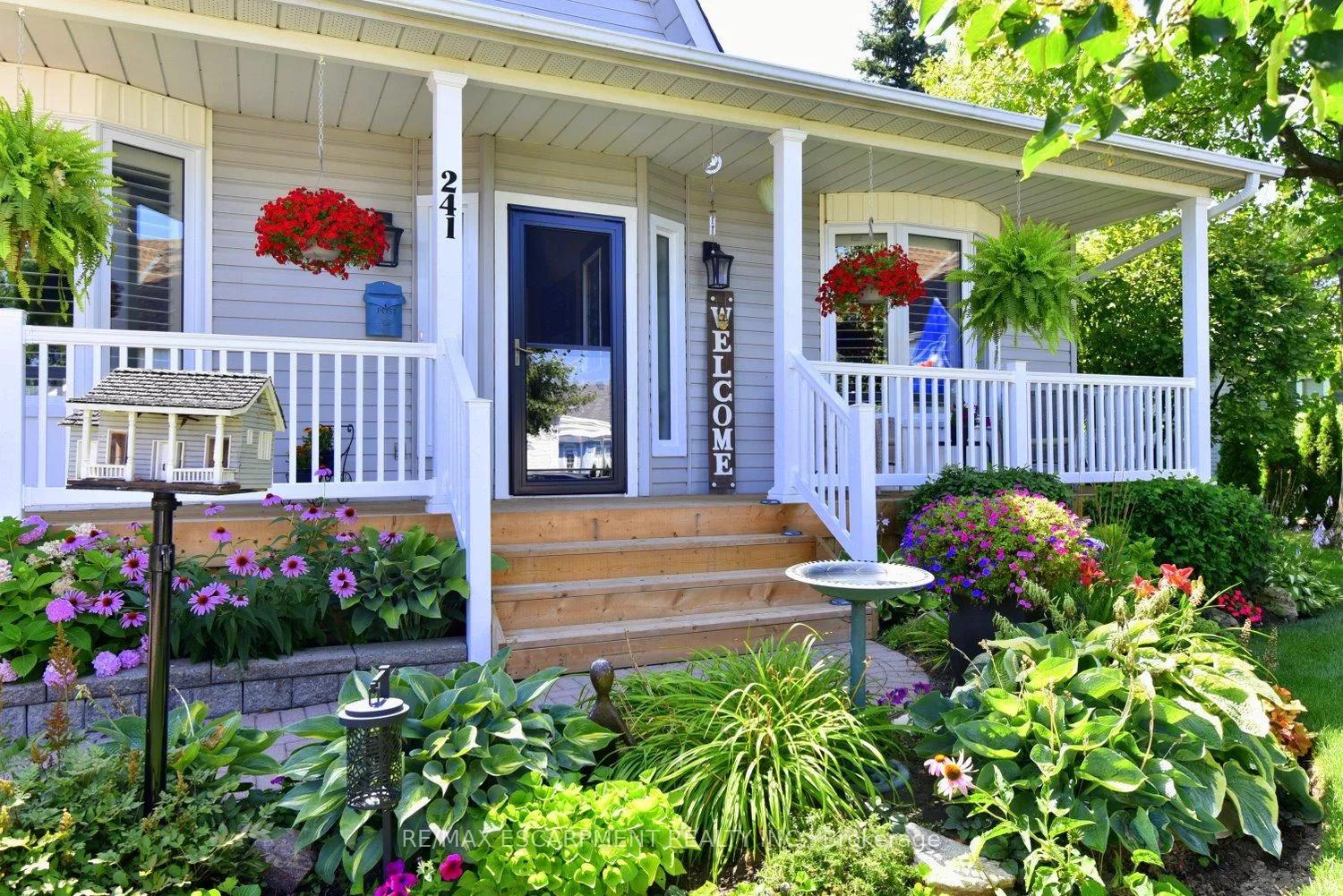 Photo 5 of 241 Silverbirch Boulevard, Hamilton, Mount Hope — HOMEH