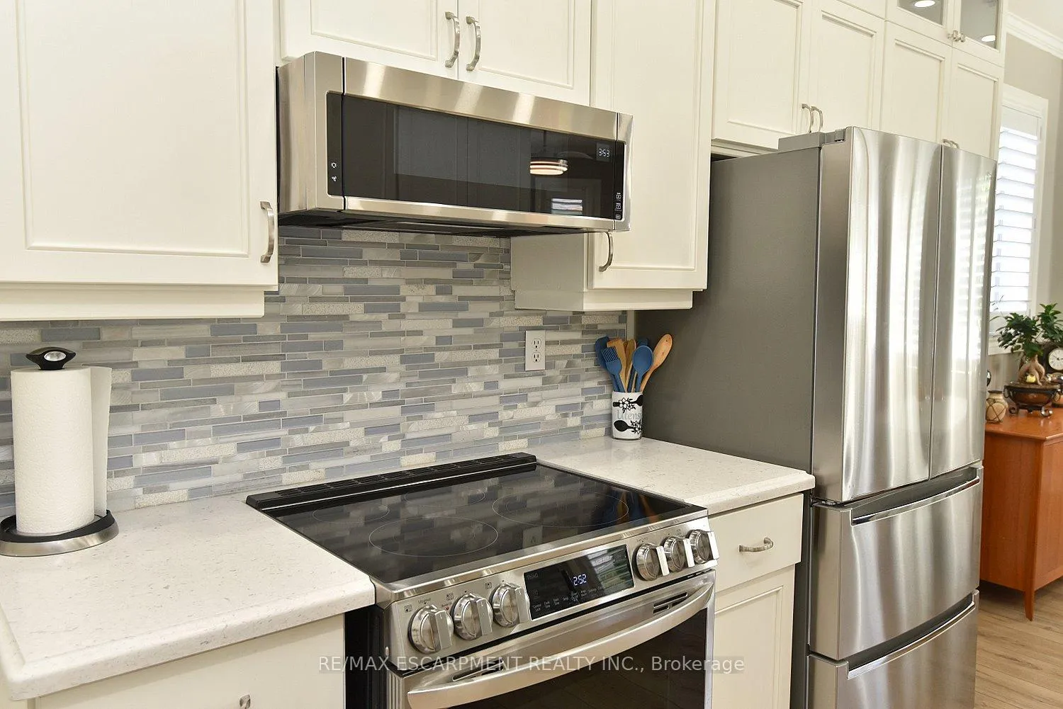 Photo 14 of 241 Silverbirch Boulevard, Hamilton, Mount Hope — HOMEH