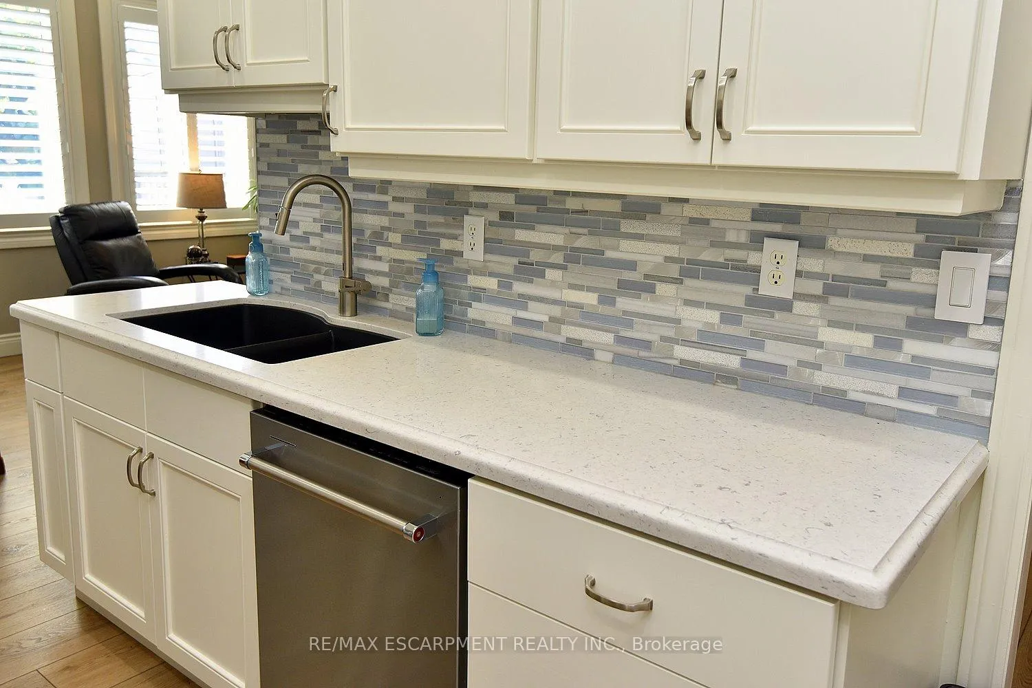 Photo 15 of 241 Silverbirch Boulevard, Hamilton, Mount Hope — HOMEH