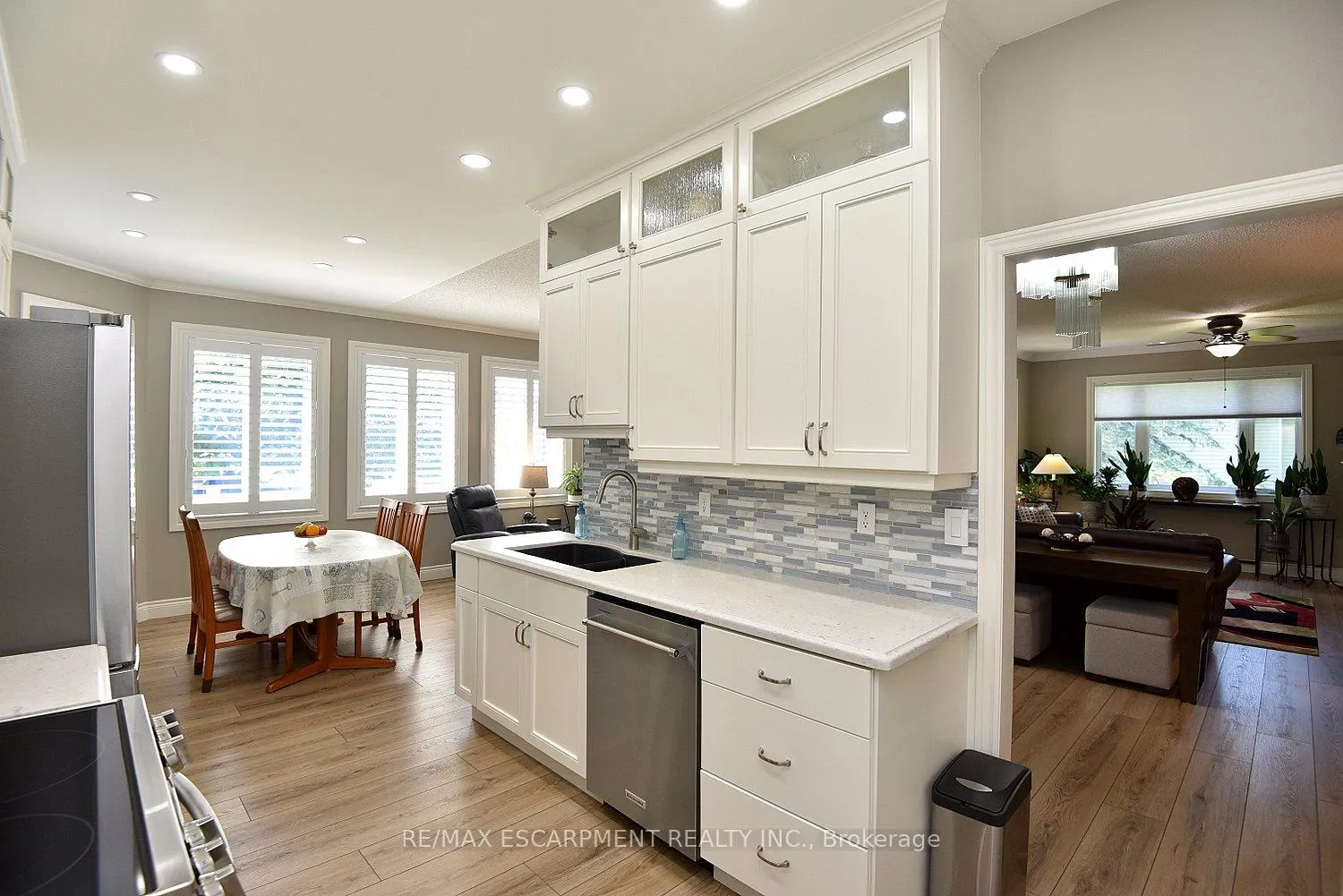 Photo 17 of 241 Silverbirch Boulevard, Hamilton, Mount Hope — HOMEH