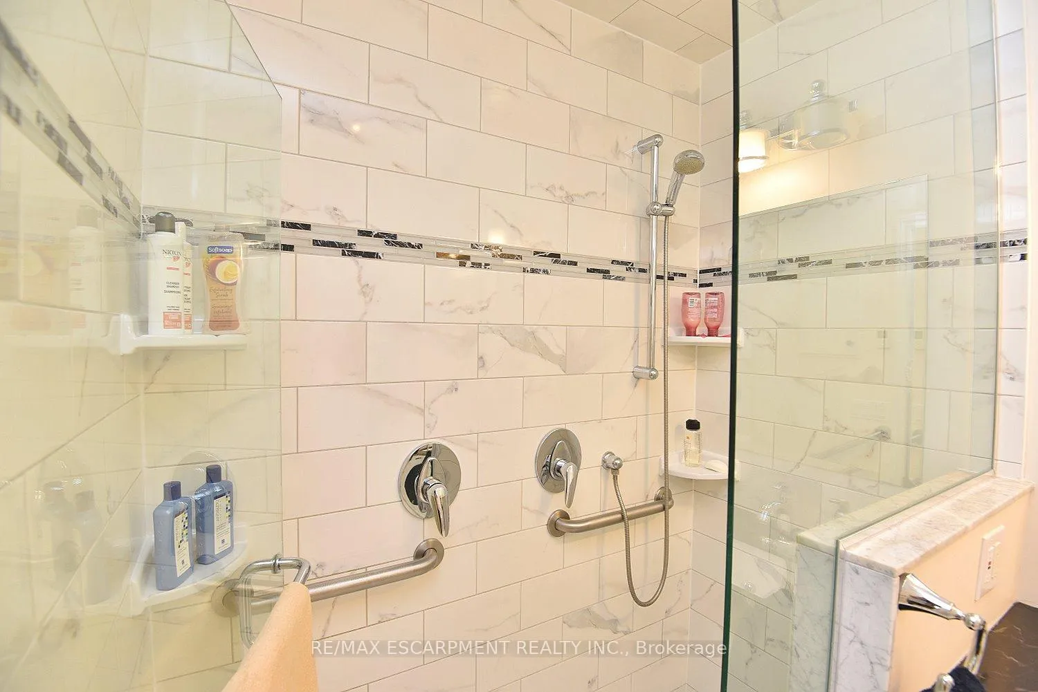 Photo 25 of 241 Silverbirch Boulevard, Hamilton, Mount Hope — HOMEH