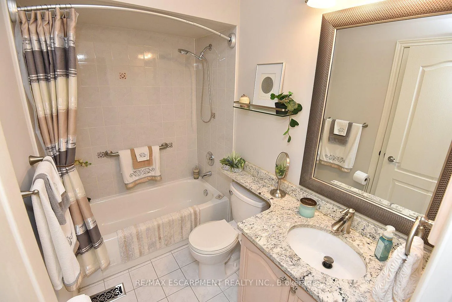 Photo 29 of 241 Silverbirch Boulevard, Hamilton, Mount Hope — HOMEH