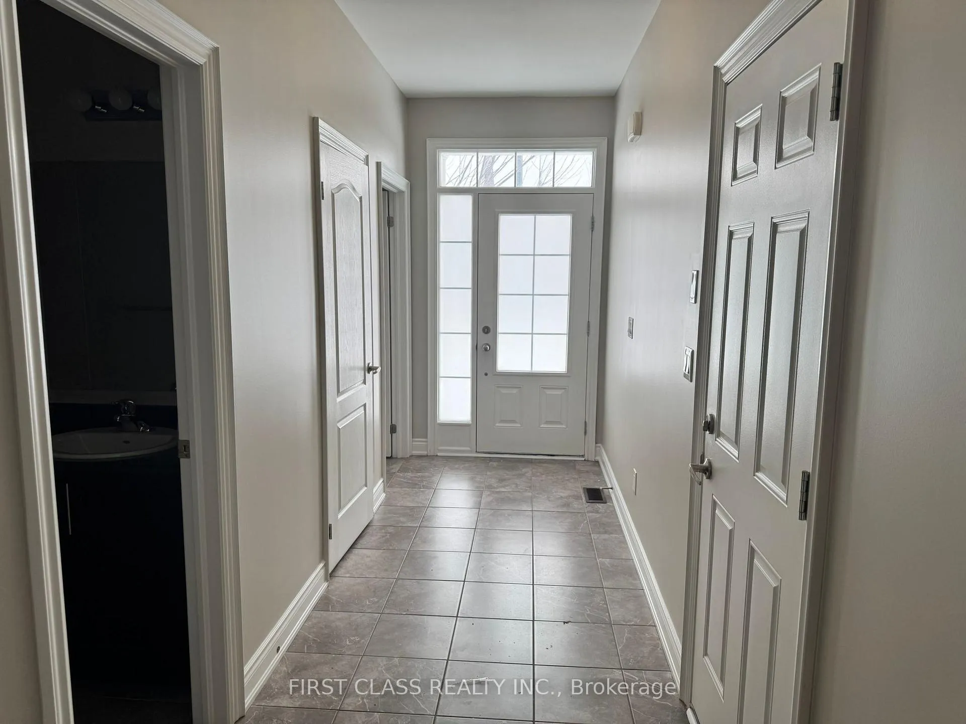 Photo 7 of 9 Washburn Path, Clarington, Courtice — HOMEH