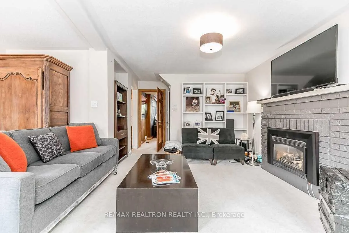 Photo 8 of Unit Unit A, 24 Kennedy Street, Aurora, Aurora Village — HOMEH
