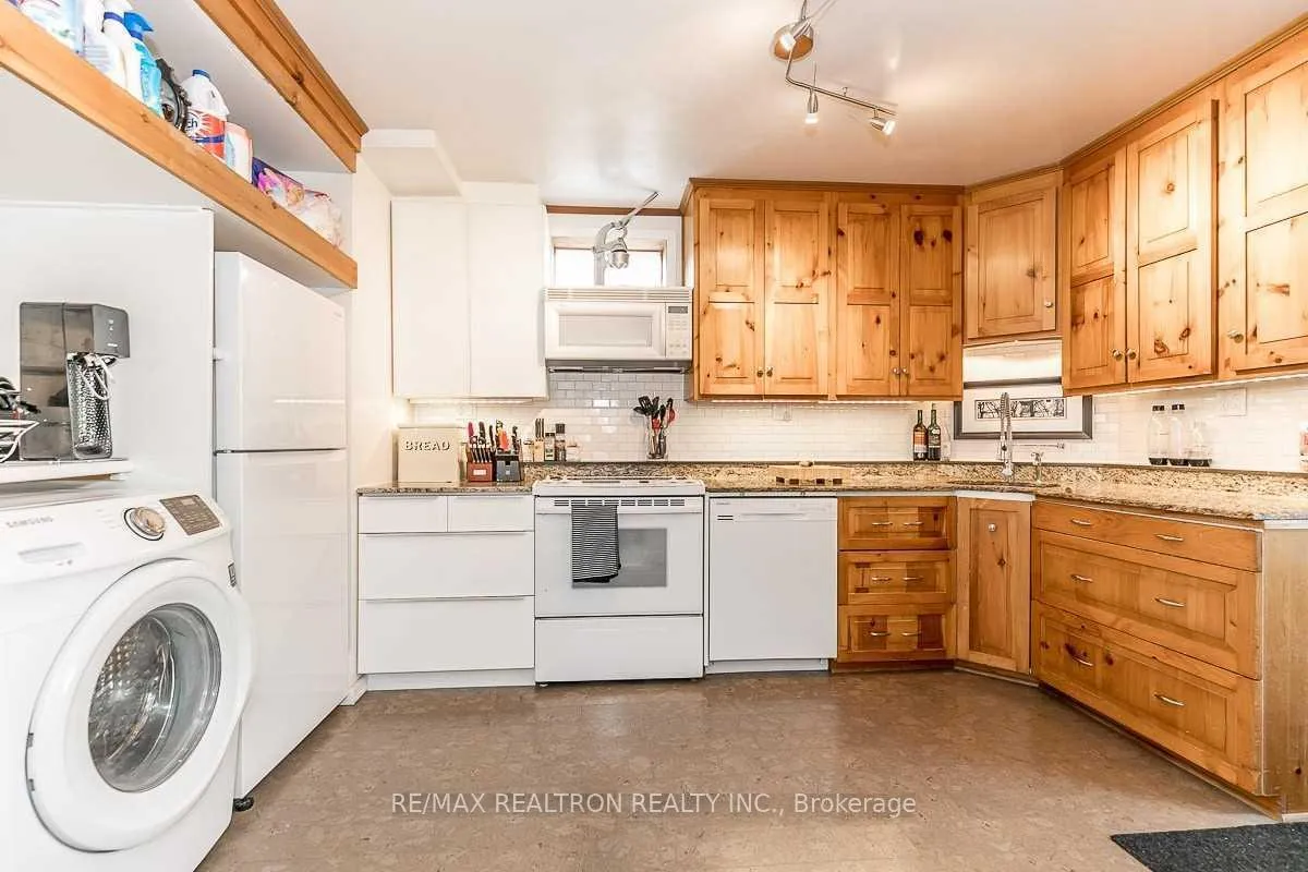Photo 9 of Unit Unit A, 24 Kennedy Street, Aurora, Aurora Village — HOMEH