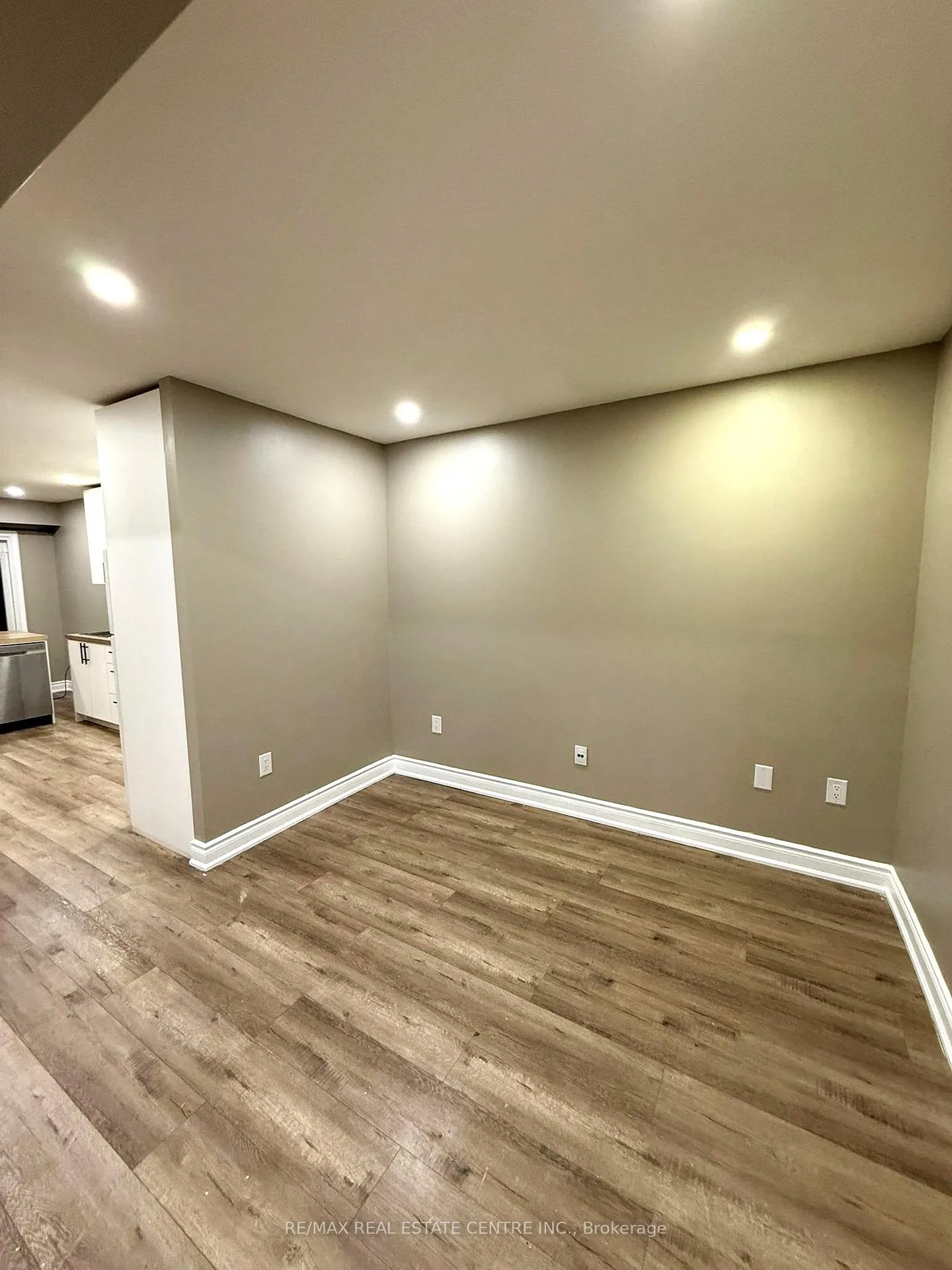 Photo 3 of 38 Abelard Avenue, Brampton, Fletcher's West — HOMEH