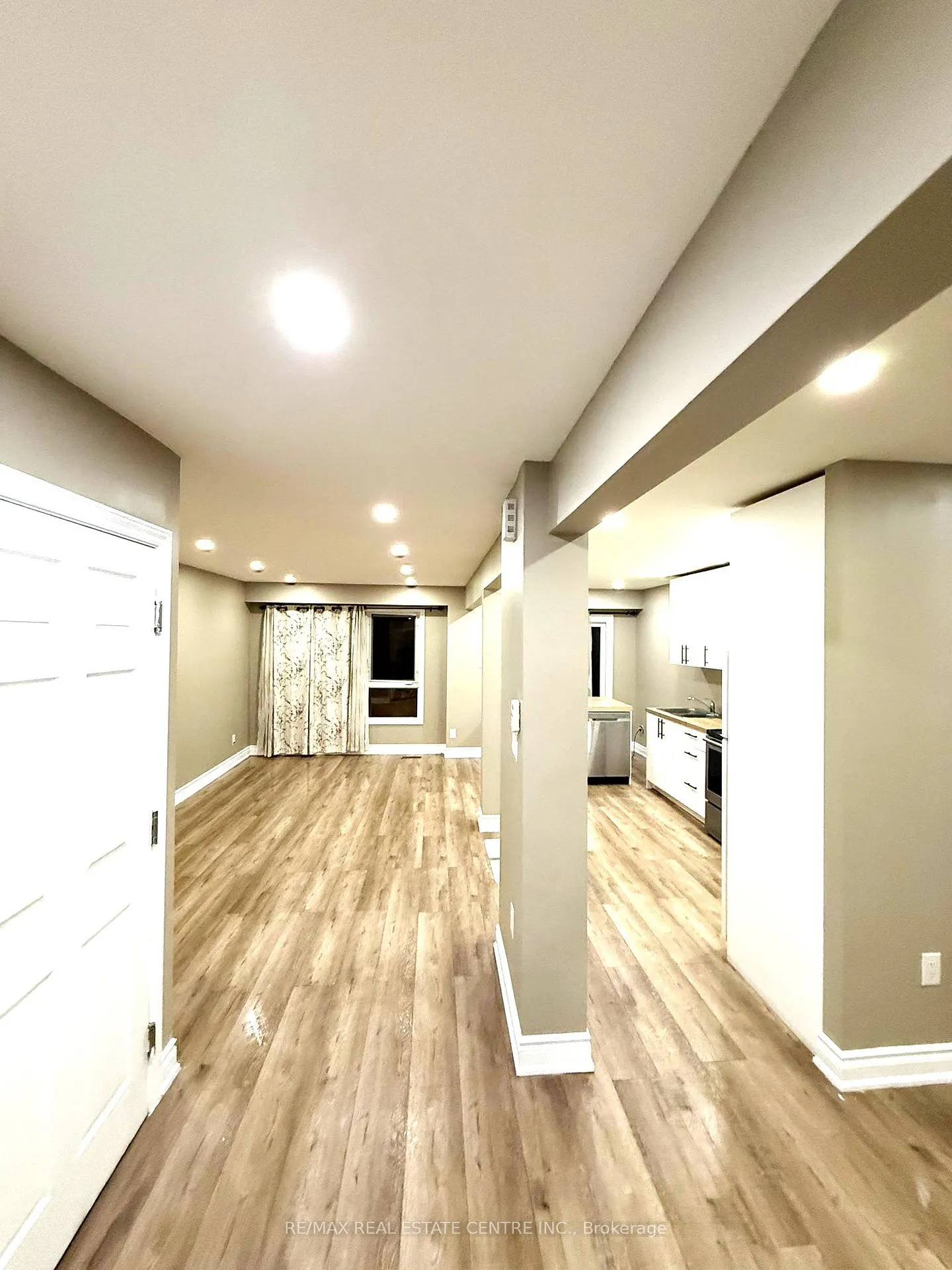 Photo 4 of 38 Abelard Avenue, Brampton, Fletcher's West — HOMEH