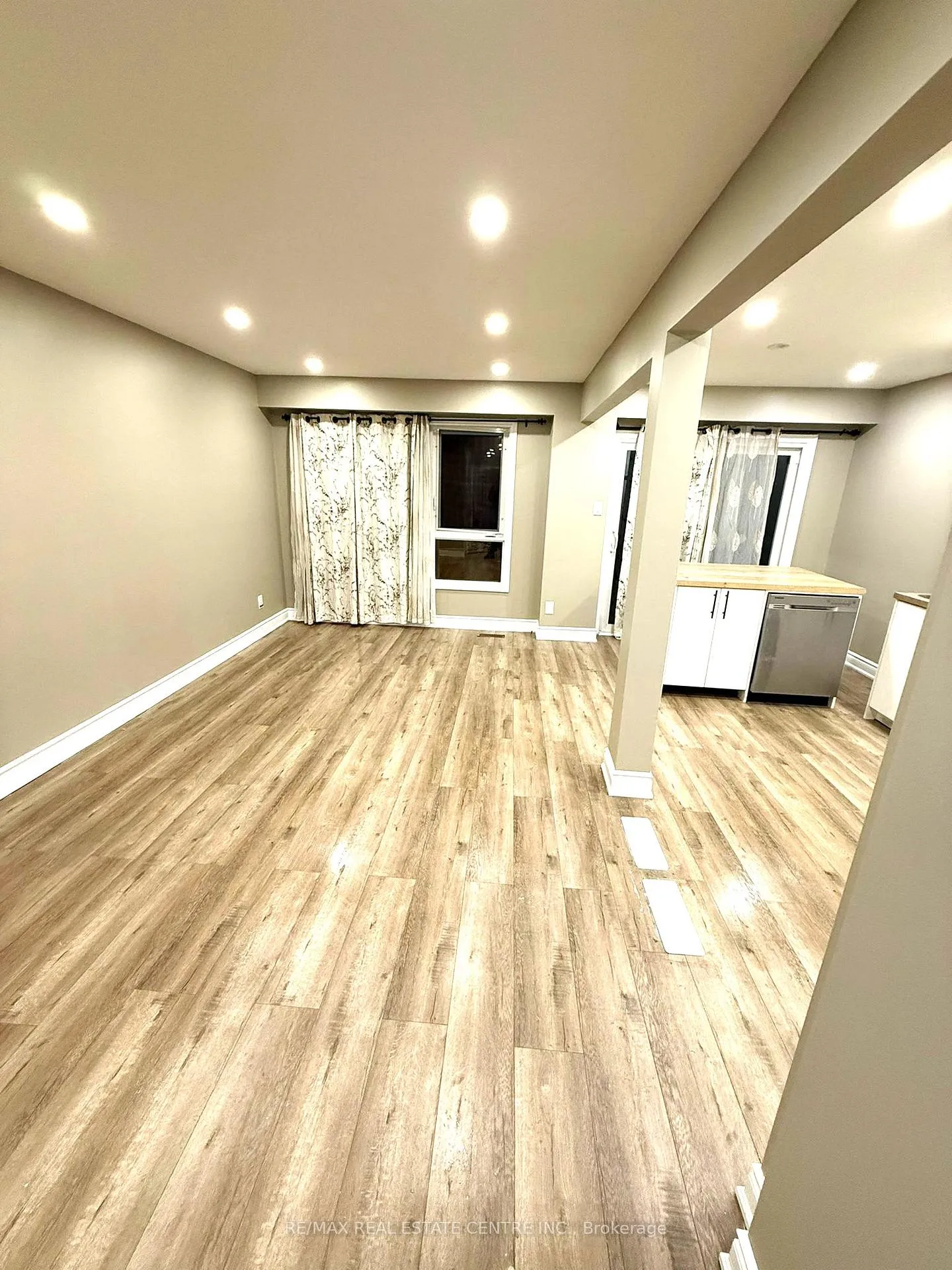 Photo 5 of 38 Abelard Avenue, Brampton, Fletcher's West — HOMEH