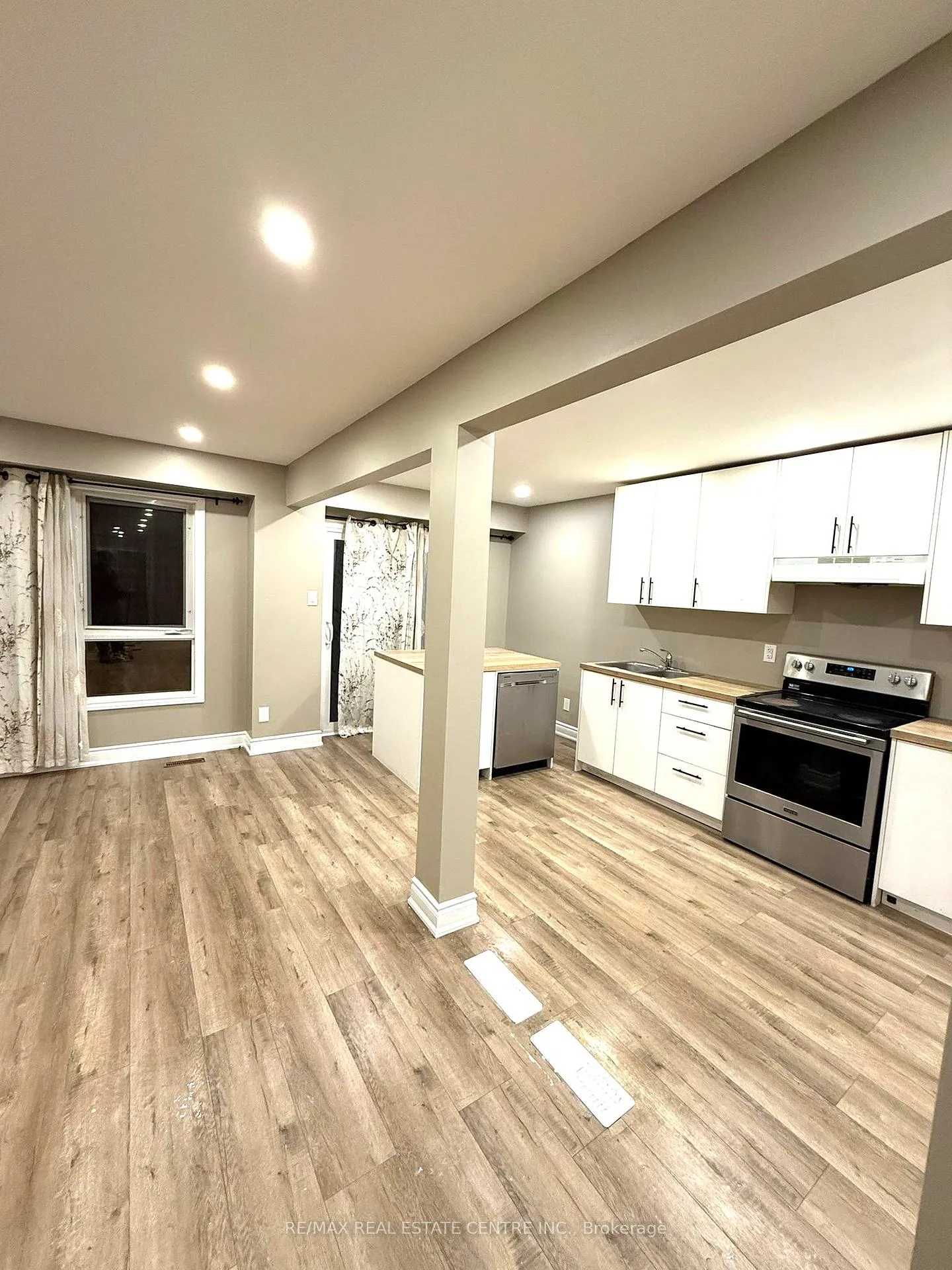 Photo 6 of 38 Abelard Avenue, Brampton, Fletcher's West — HOMEH