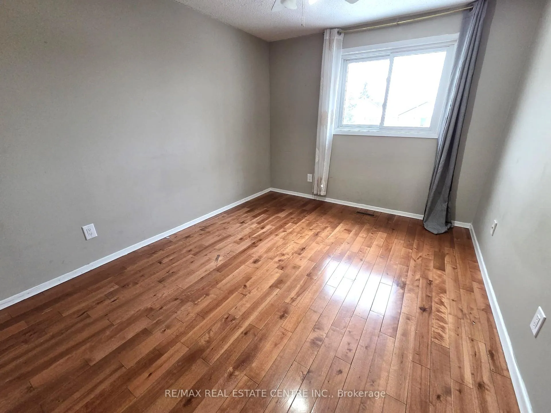 Photo 11 of 38 Abelard Avenue, Brampton, Fletcher's West — HOMEH