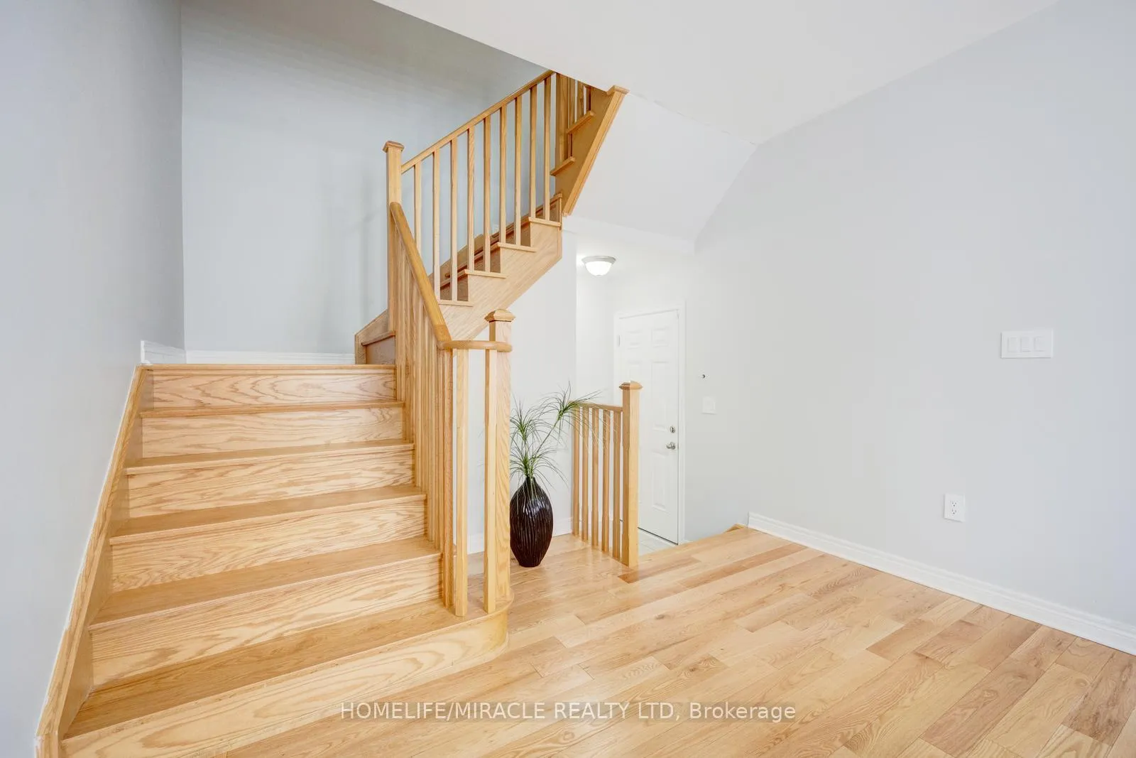 Photo 22 of 44 Matterhorn Road, Brampton, Northwest Brampton — HOMEH