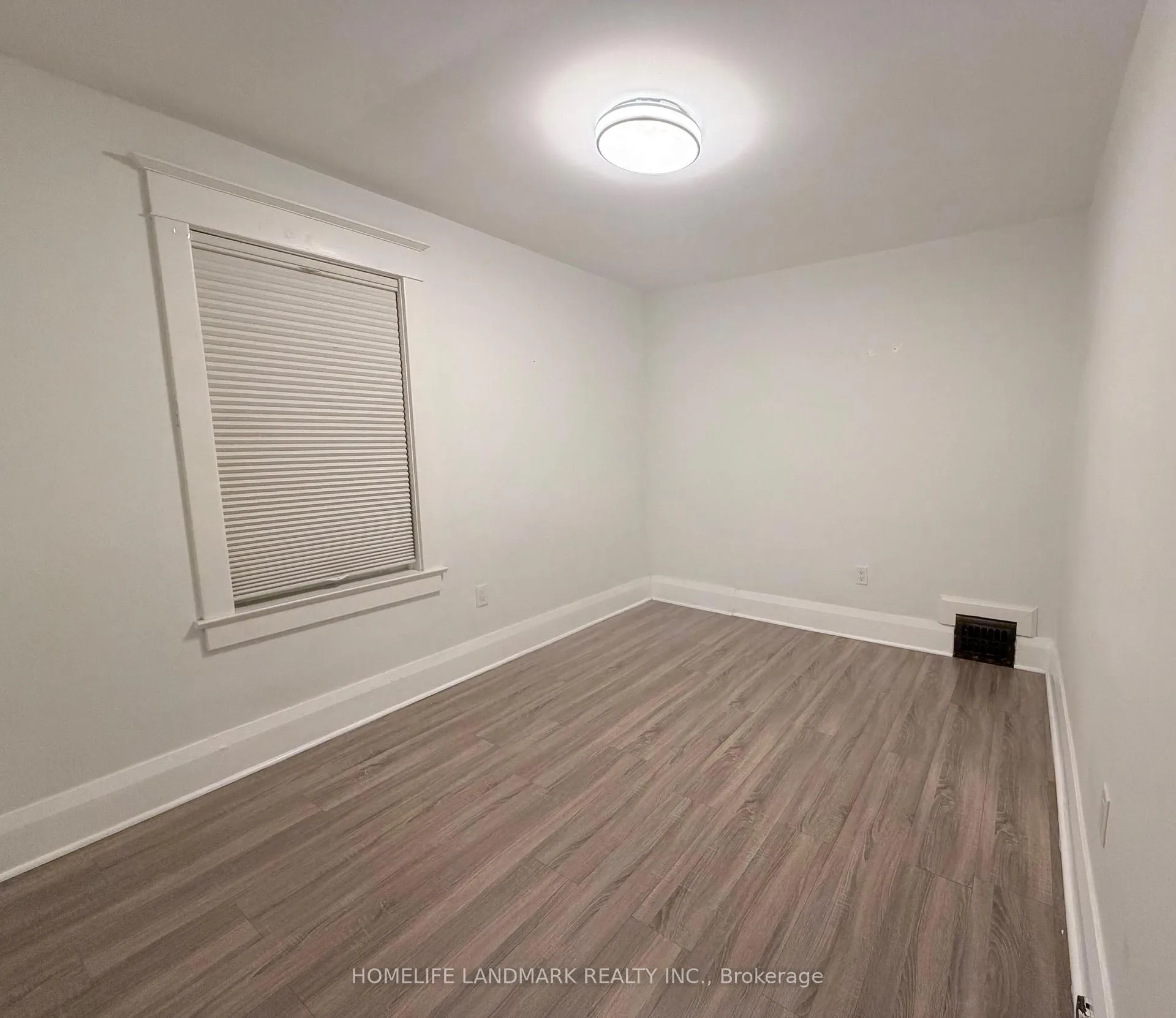Photo 8 of 16 Forman Avenue, Toronto, Mount Pleasant East — HOMEH