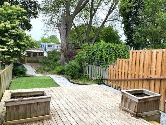 Photo 13 of 16 Forman Avenue, Toronto, Mount Pleasant East — HOMEH