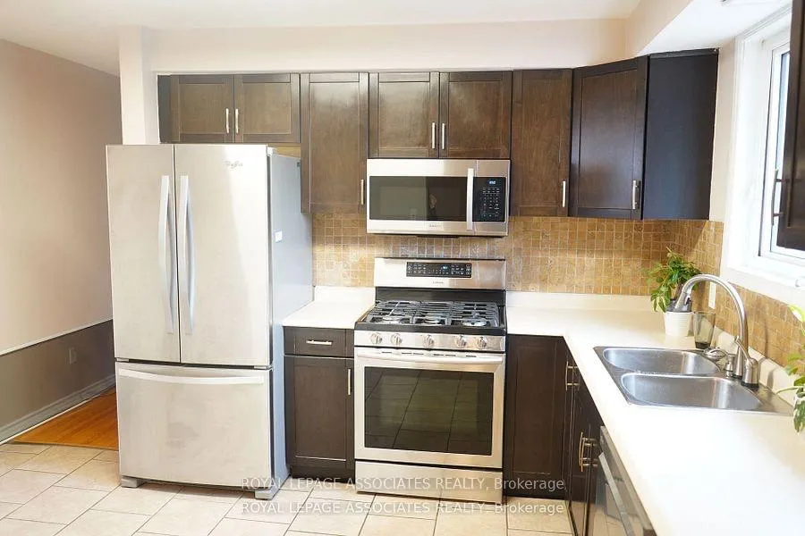 Photo 2 of 182 Windsor Street, Oshawa, Donevan — HOMEH