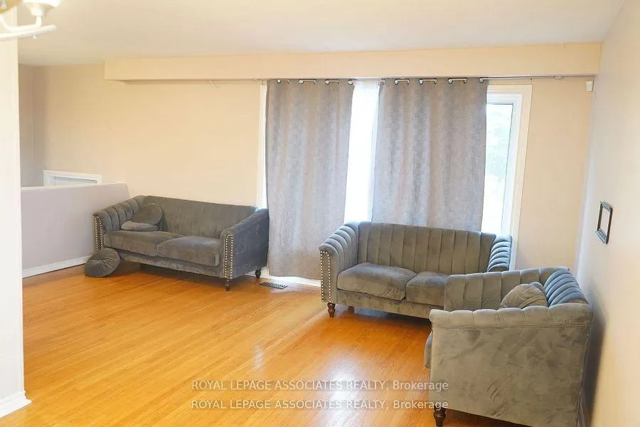 Photo 3 of 182 Windsor Street, Oshawa, Donevan — HOMEH