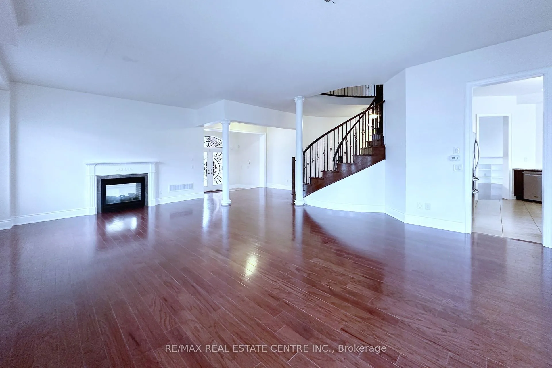 Photo 5 of 18 Solstice Street, Brampton, Bram East — HOMEH
