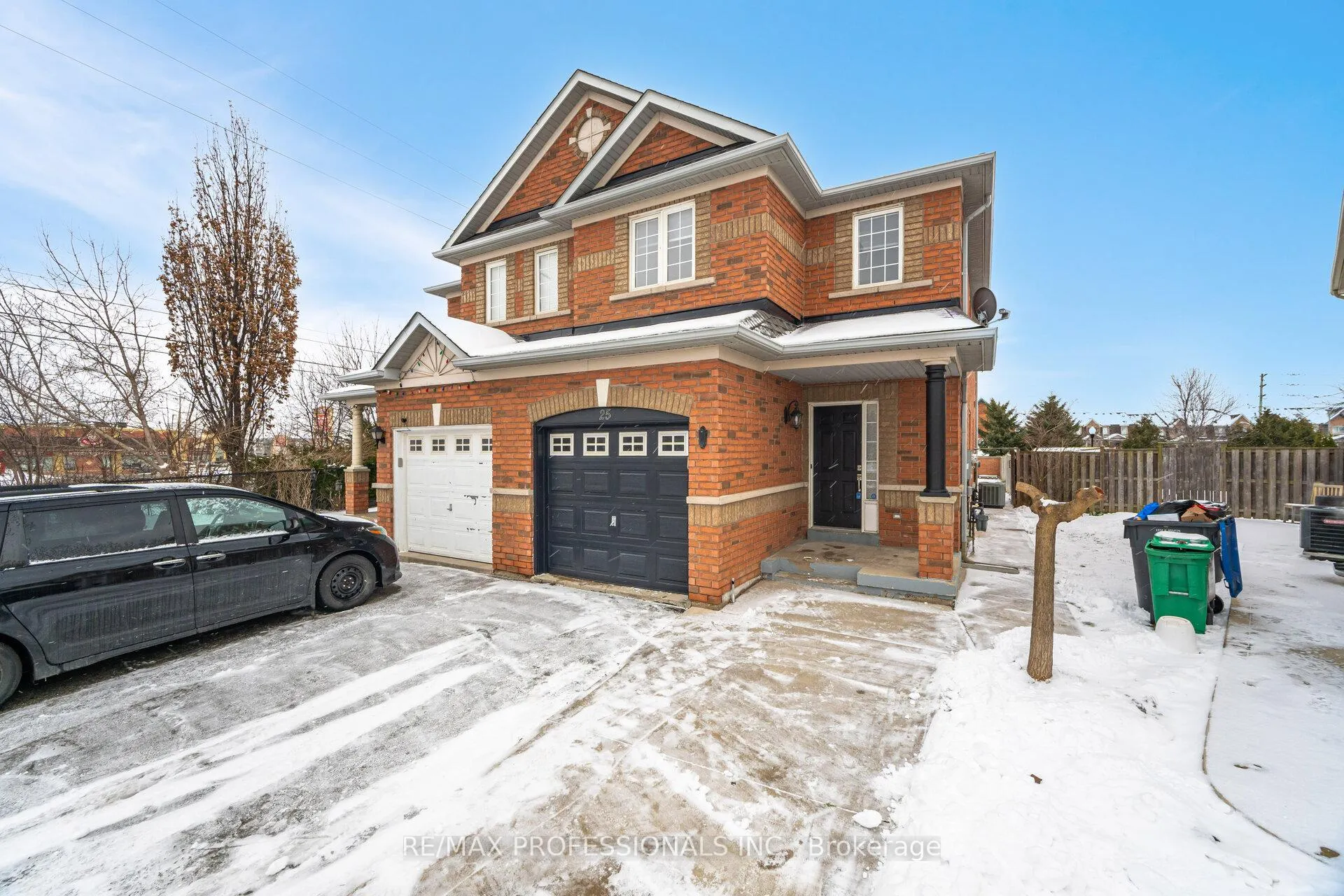 Photo 3 of Unit BSMT, 25 Cosenza Court, Brampton, Bram East — HOMEH