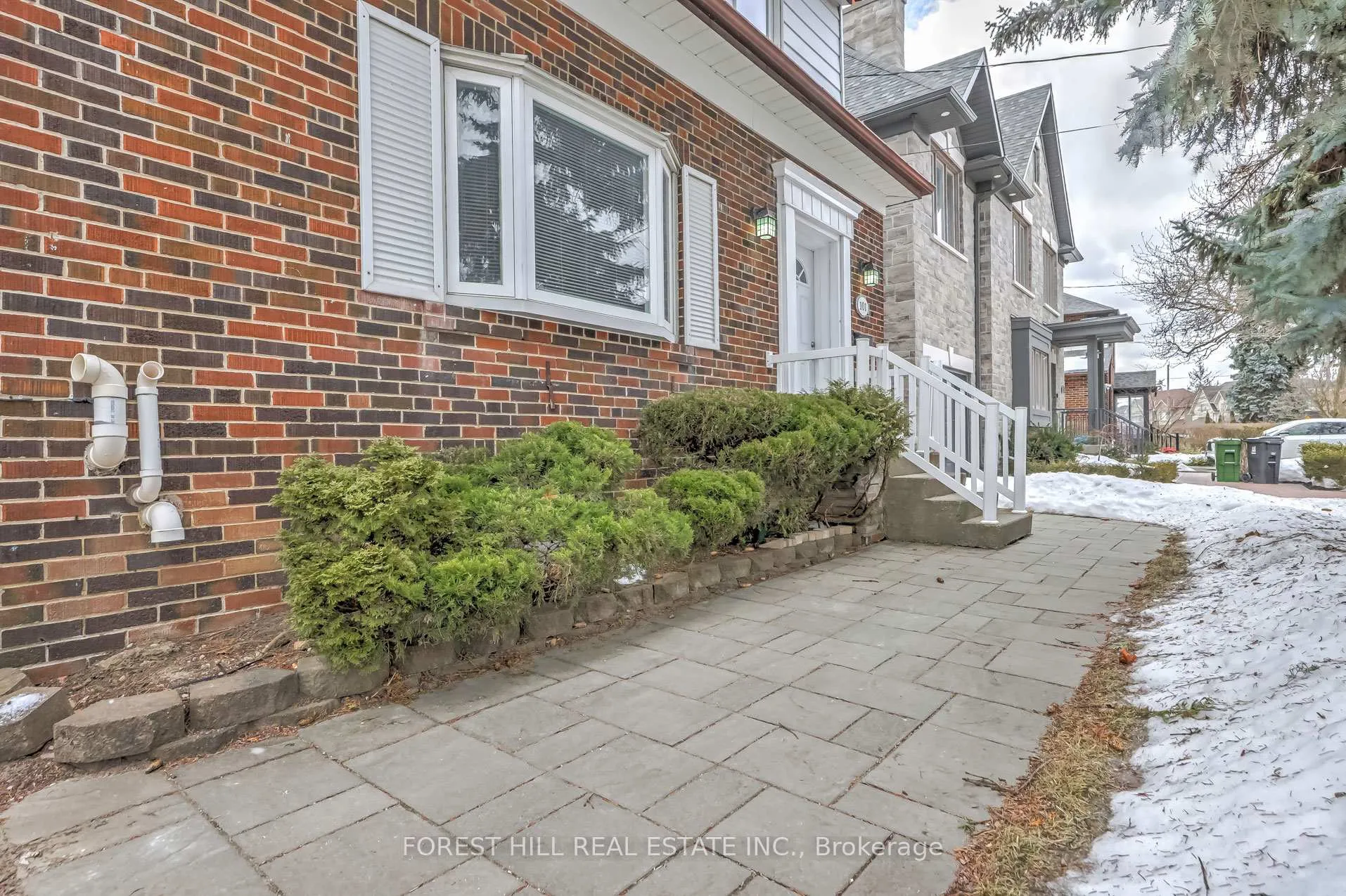 Photo 4 of 101 Brookview Drive, Toronto, Englemount-Lawrence — HOMEH