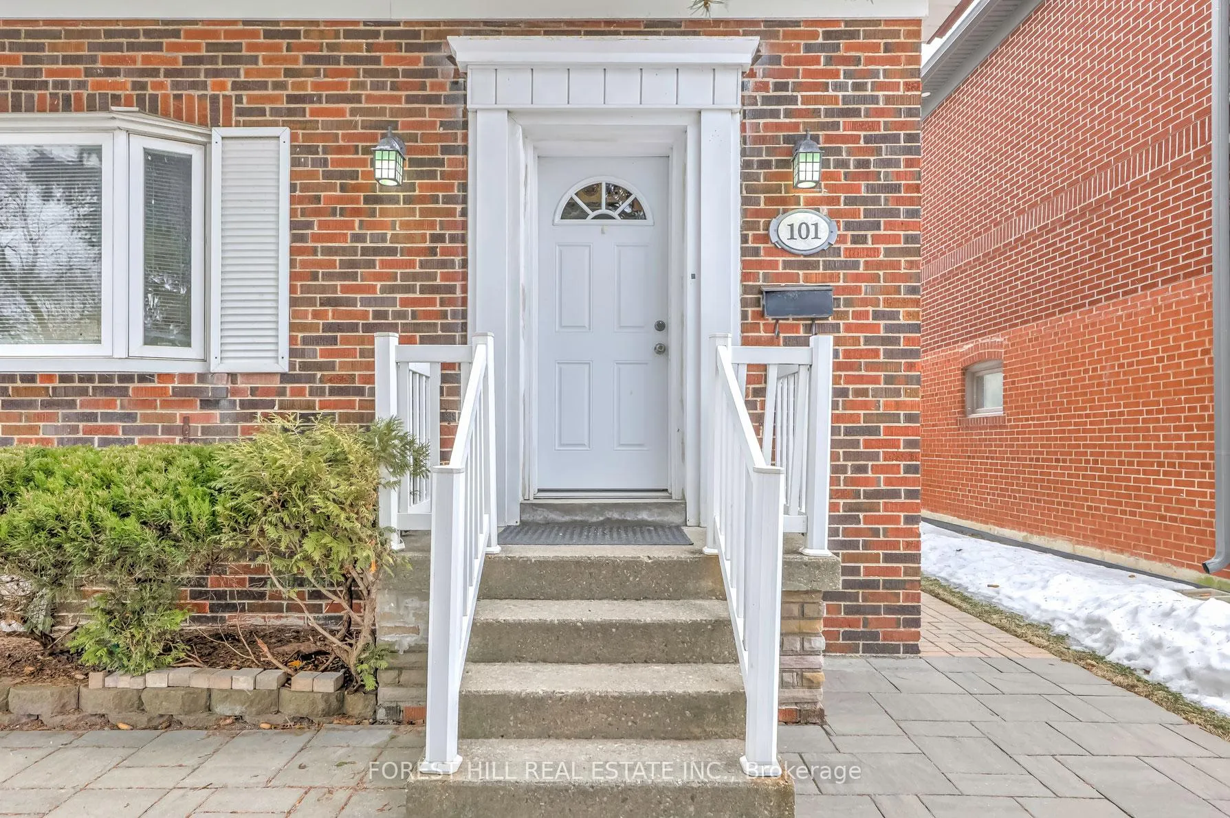 Photo 5 of 101 Brookview Drive, Toronto, Englemount-Lawrence — HOMEH