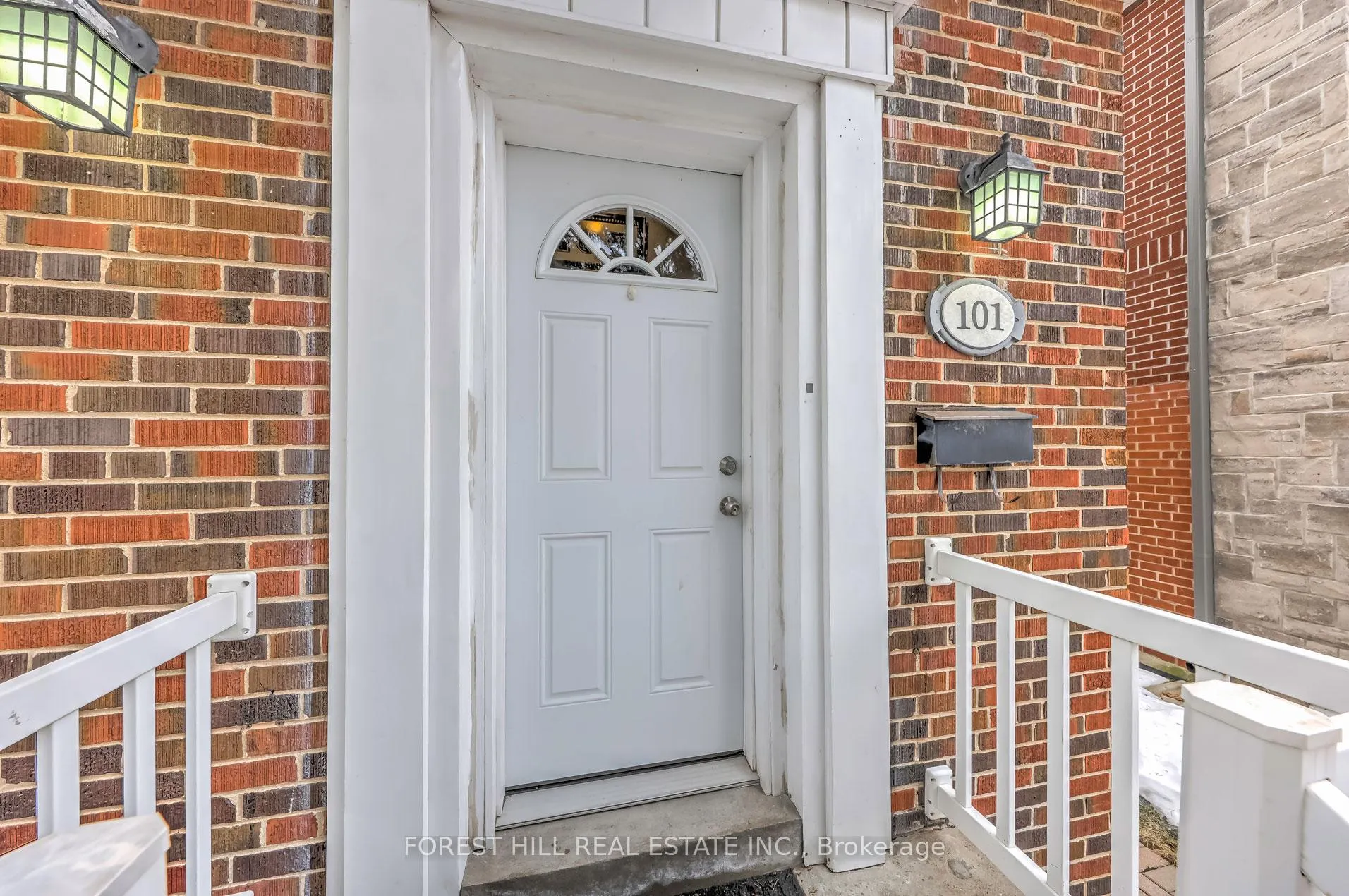 Photo 6 of 101 Brookview Drive, Toronto, Englemount-Lawrence — HOMEH