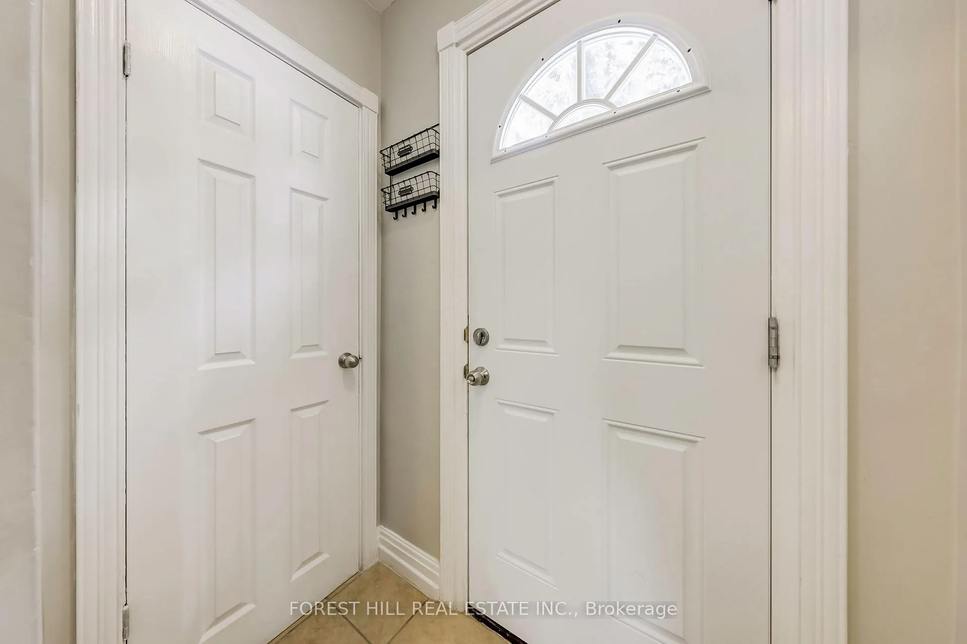 Photo 7 of 101 Brookview Drive, Toronto, Englemount-Lawrence — HOMEH