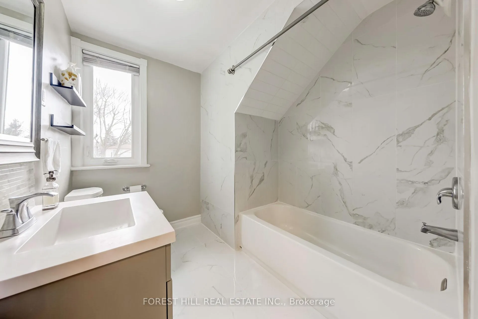 Photo 18 of 101 Brookview Drive, Toronto, Englemount-Lawrence — HOMEH