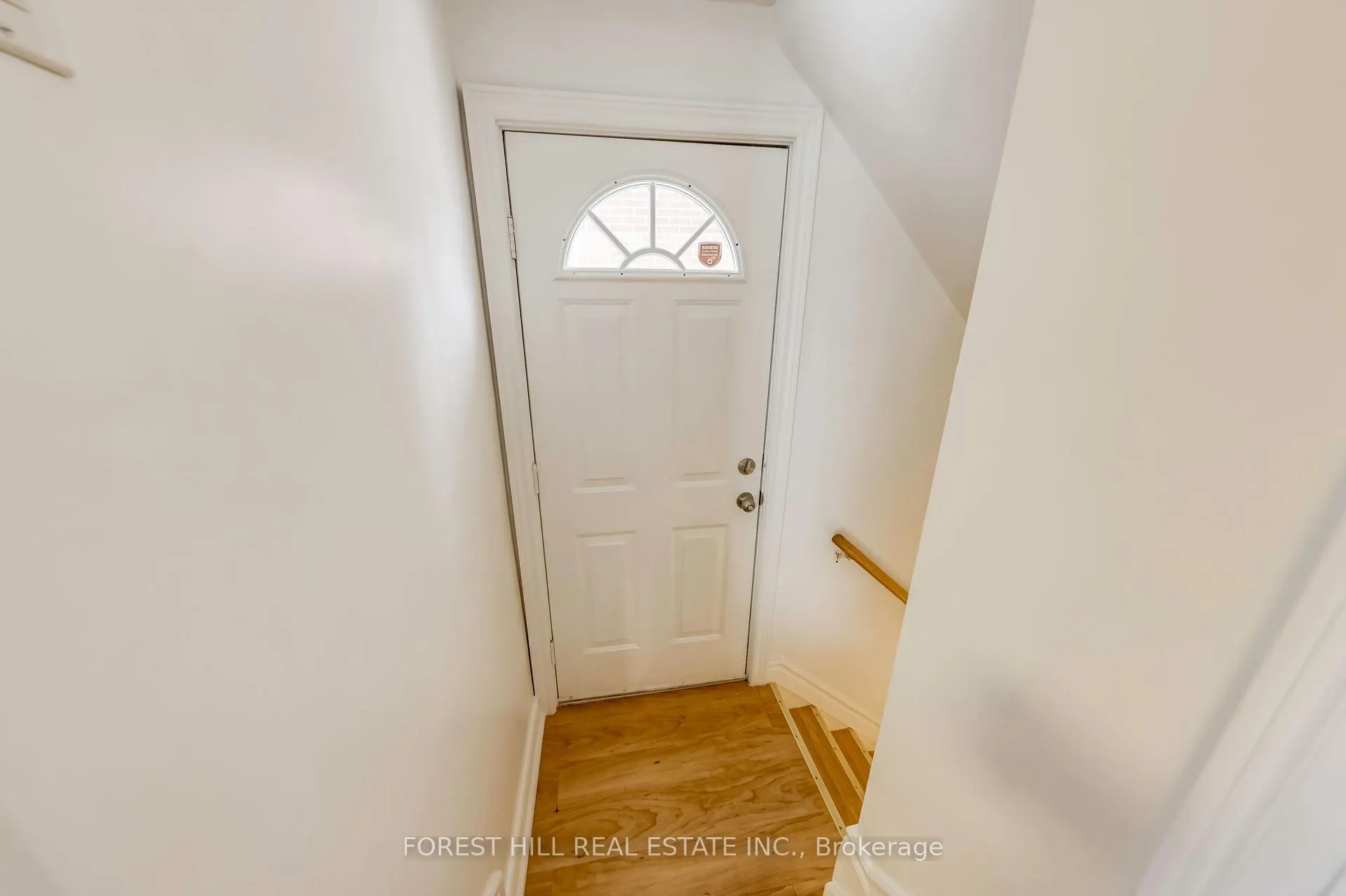 Photo 23 of 101 Brookview Drive, Toronto, Englemount-Lawrence — HOMEH
