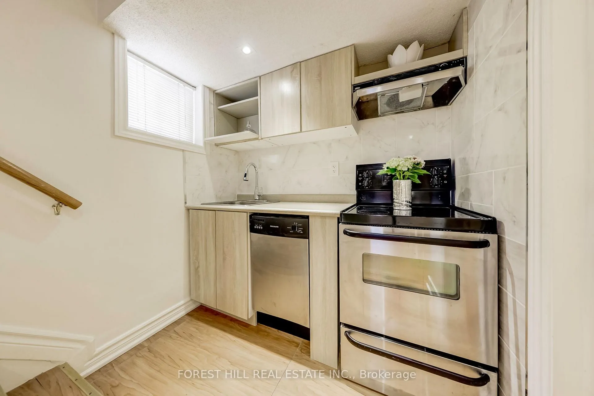 Photo 24 of 101 Brookview Drive, Toronto, Englemount-Lawrence — HOMEH