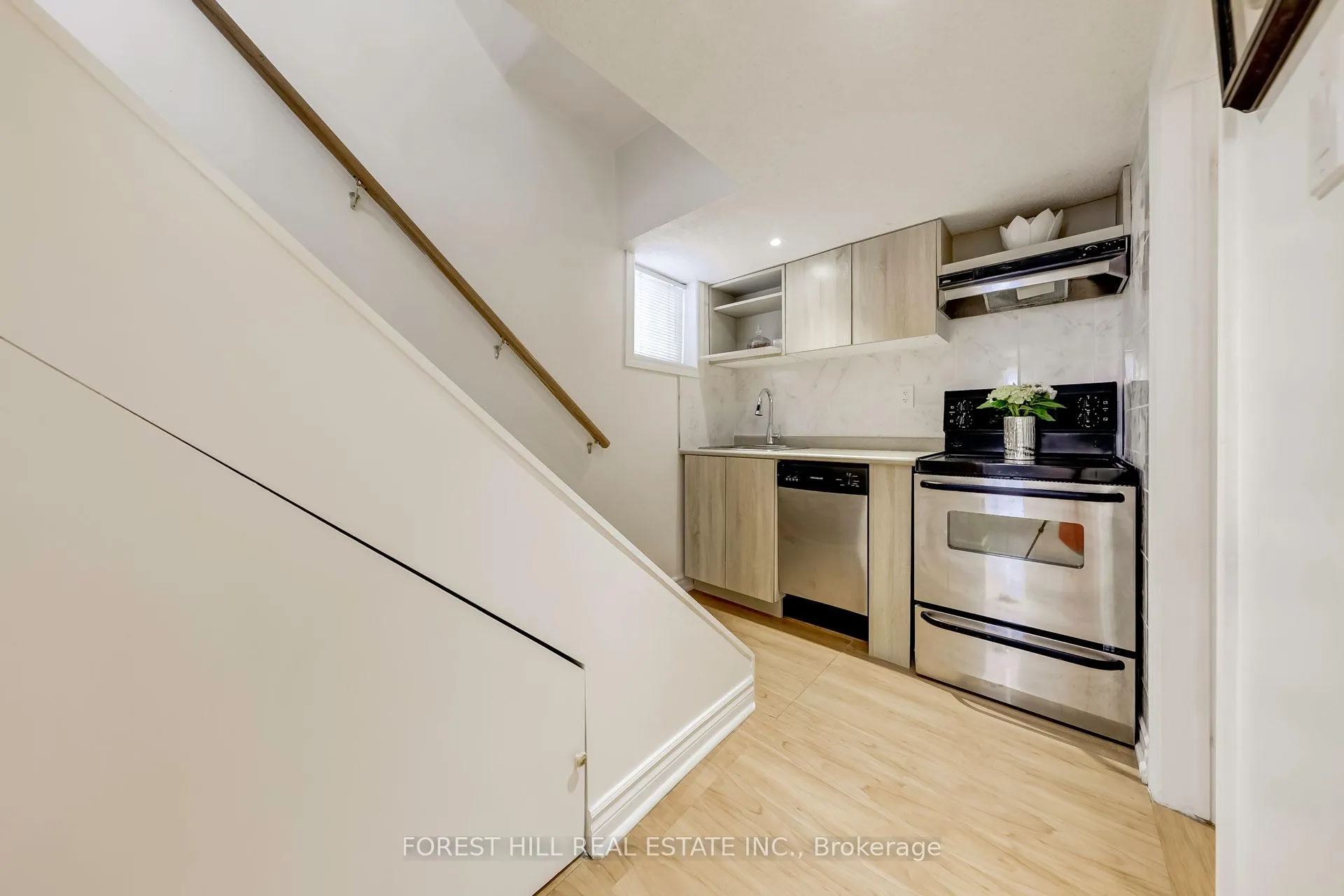 Photo 25 of 101 Brookview Drive, Toronto, Englemount-Lawrence — HOMEH