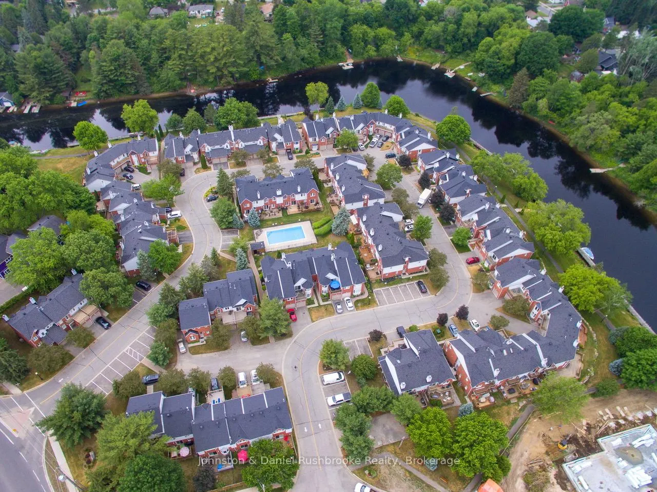 Photo 3 of 93 Shoreline Drive, Bracebridge, Macaulay — HOMEH