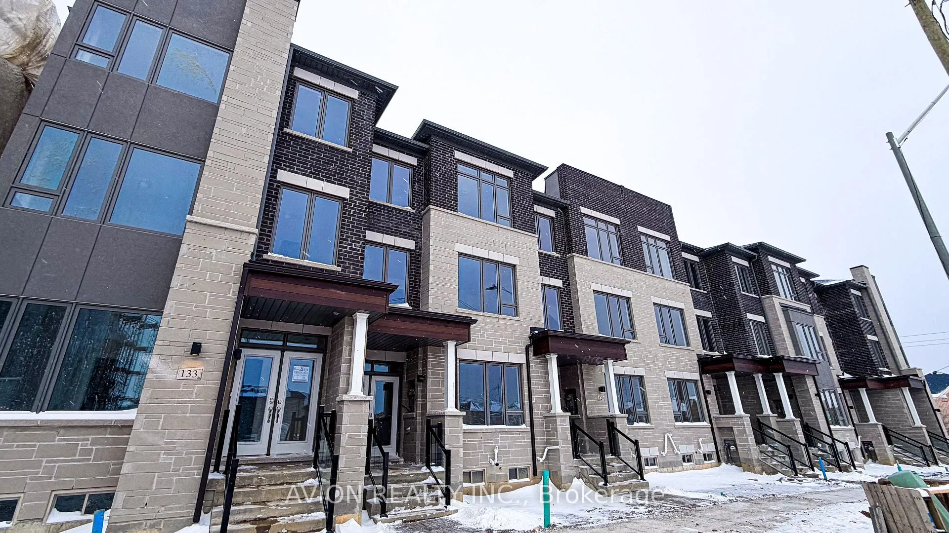 Photo 2 of 131 Vine Cliff Boulevard, Markham, Victoria Manor-Jennings Gate — HOMEH