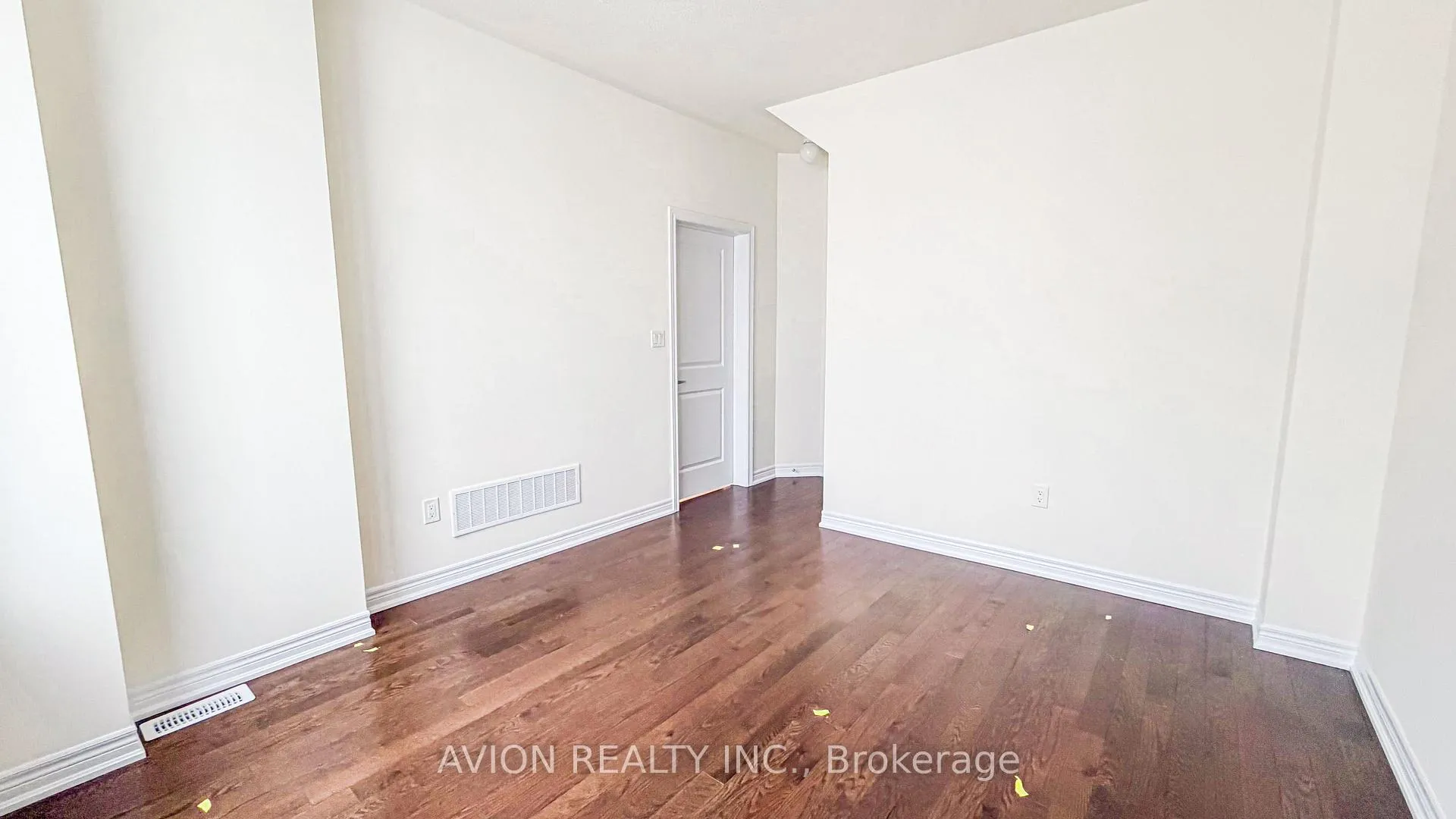 Photo 4 of 131 Vine Cliff Boulevard, Markham, Victoria Manor-Jennings Gate — HOMEH
