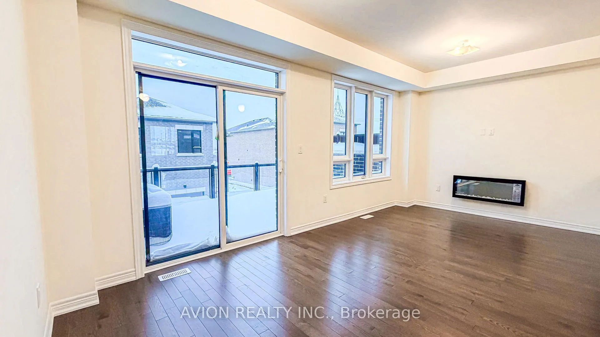 Photo 5 of 131 Vine Cliff Boulevard, Markham, Victoria Manor-Jennings Gate — HOMEH