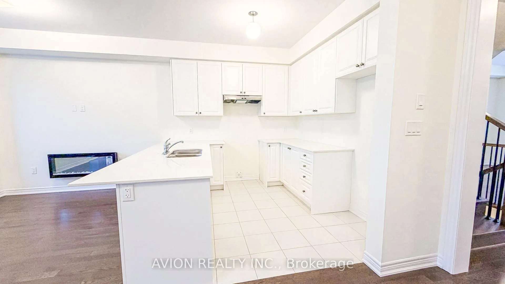 Photo 7 of 131 Vine Cliff Boulevard, Markham, Victoria Manor-Jennings Gate — HOMEH