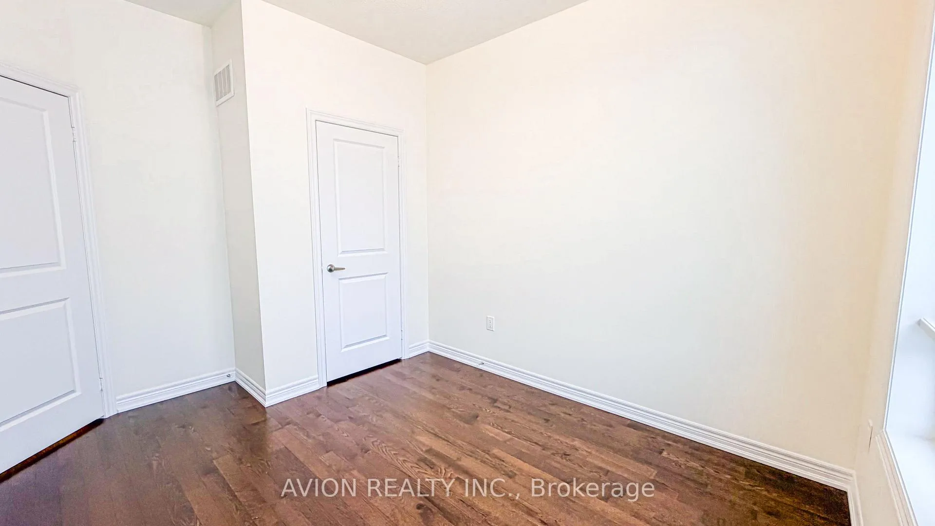 Photo 15 of 131 Vine Cliff Boulevard, Markham, Victoria Manor-Jennings Gate — HOMEH